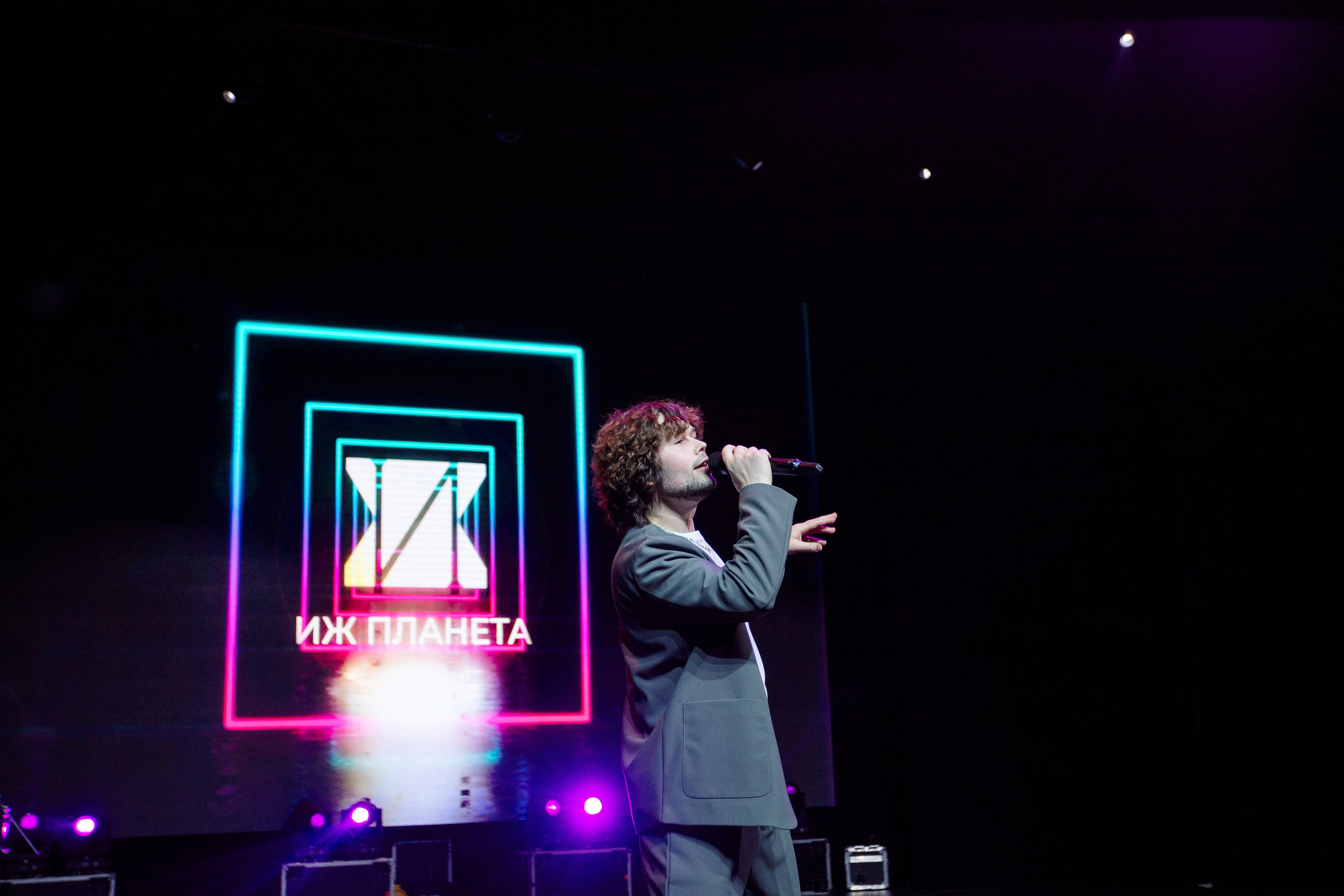 РЕПОРТАЖ: НОВЫЙ ГОД В ДК МЕТАЛЛУРГ. Профессиональный фотограф в Ижевске Леша Петров