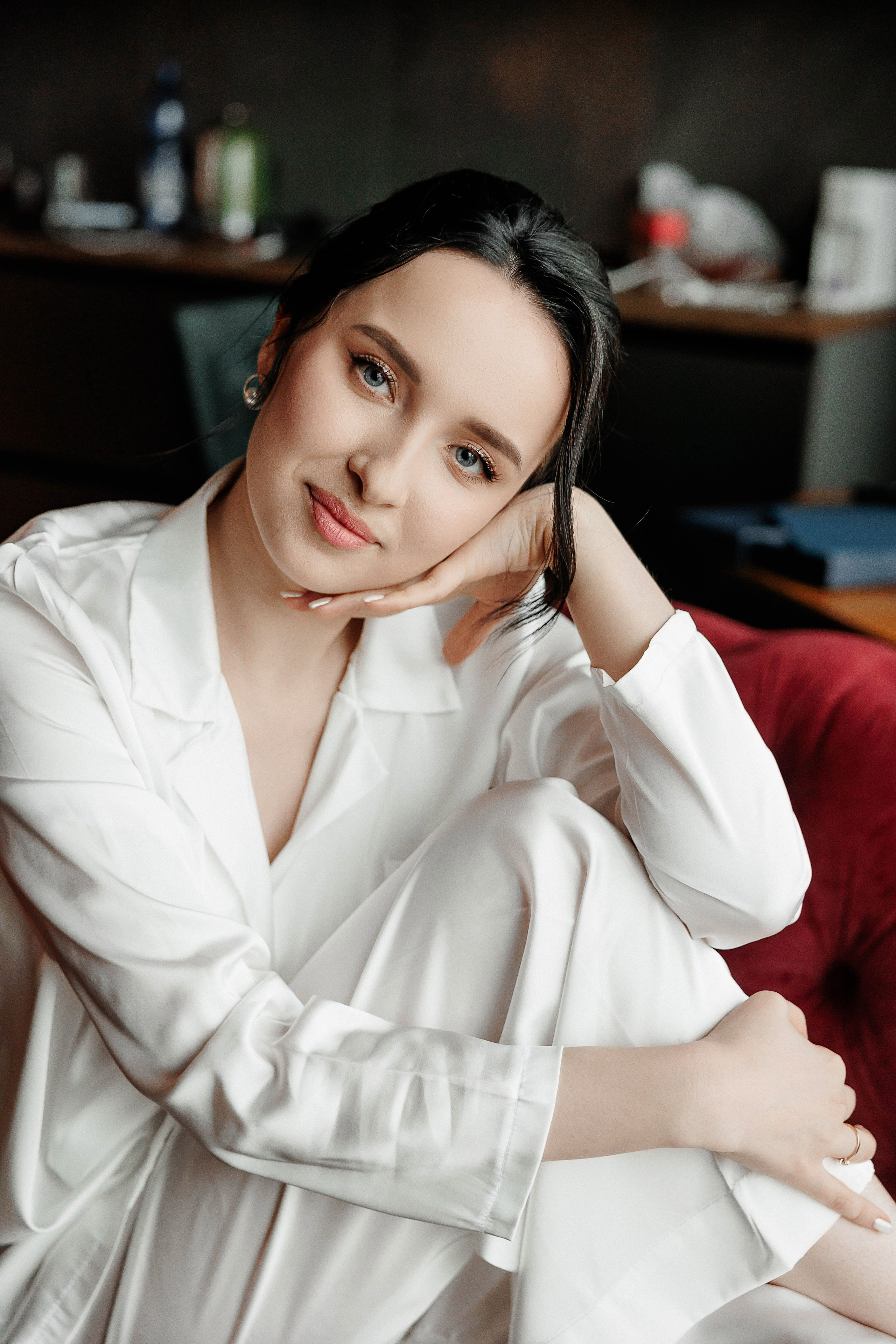 Портрет невесты в костюме на фотосессии утра невесты в Воронеже