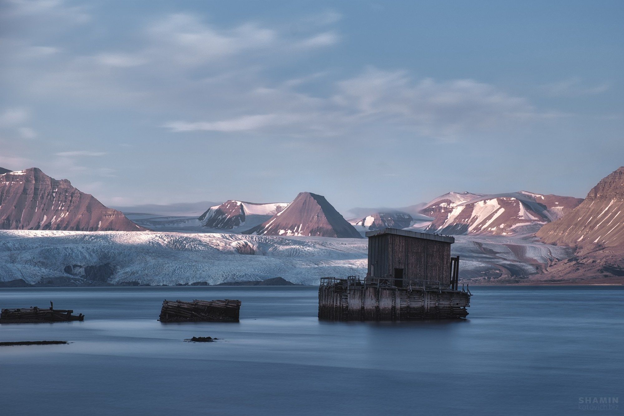 Пейзажи Шпицбергена и Арктики — горы, лед, море и северное небо в фотографиях Константина Шамина