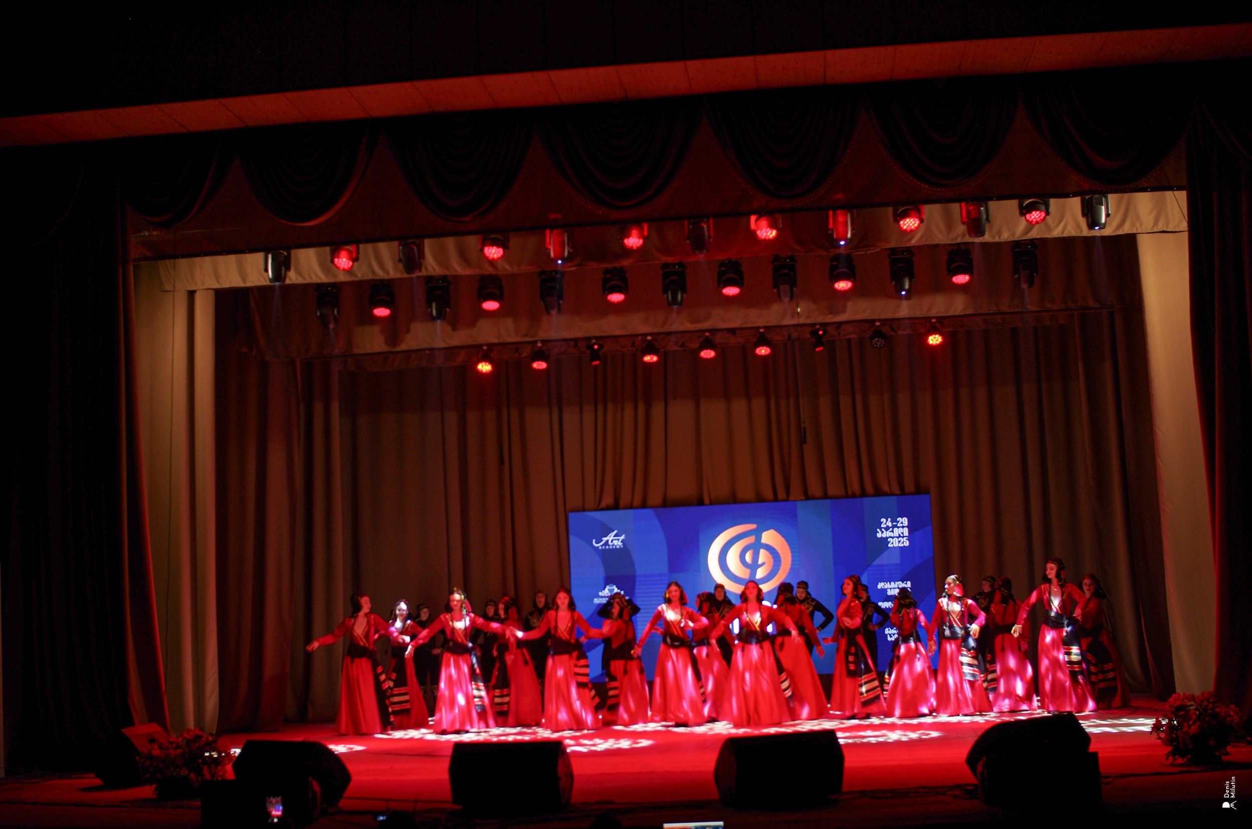 Танцы в Хоби. Портретный фотограф Денис Милютин