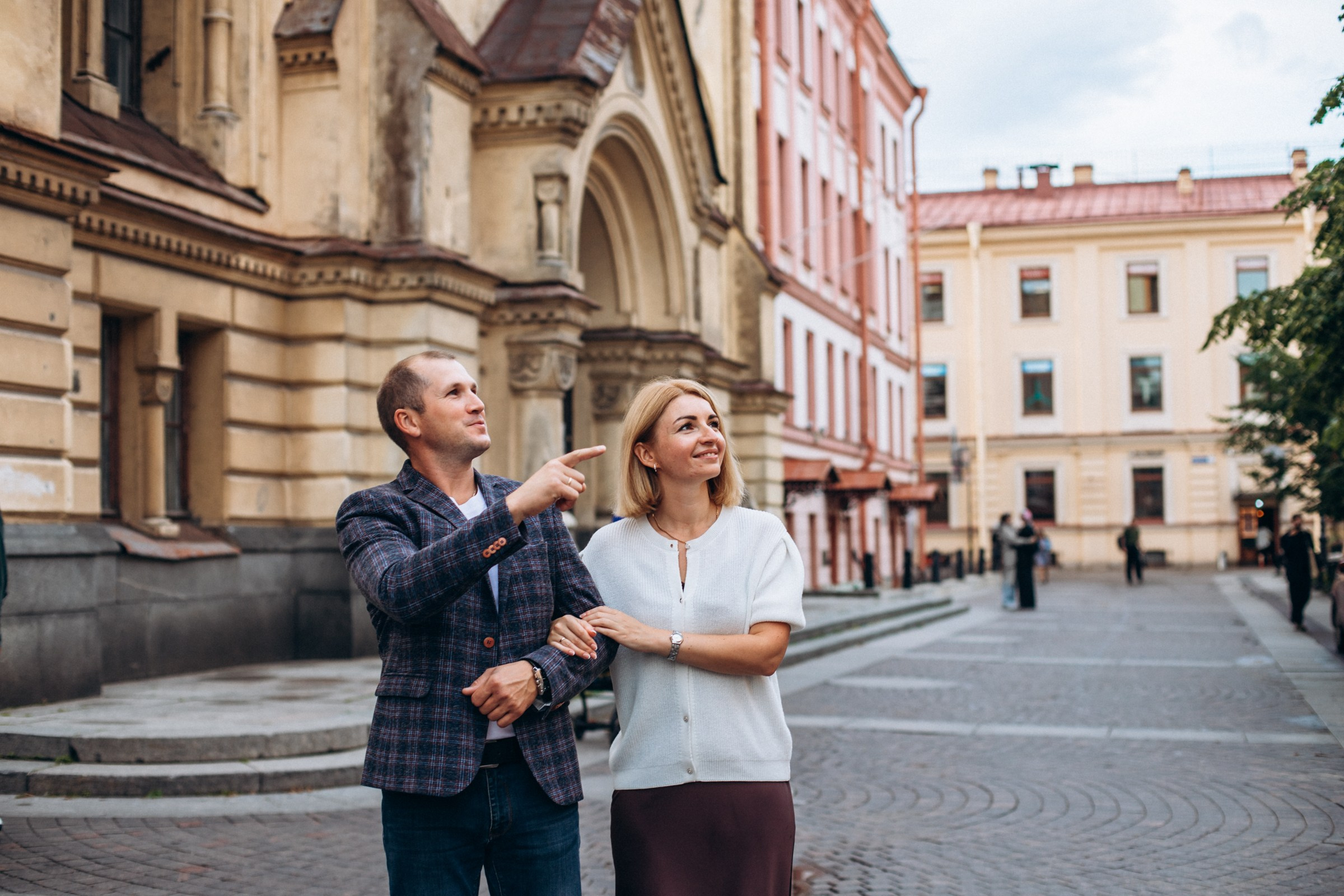 Иван и Дарья в августе. Фотопрогулка в Петербурге. Индивидуальный и семейный фотограф в Санкт-Петербурге