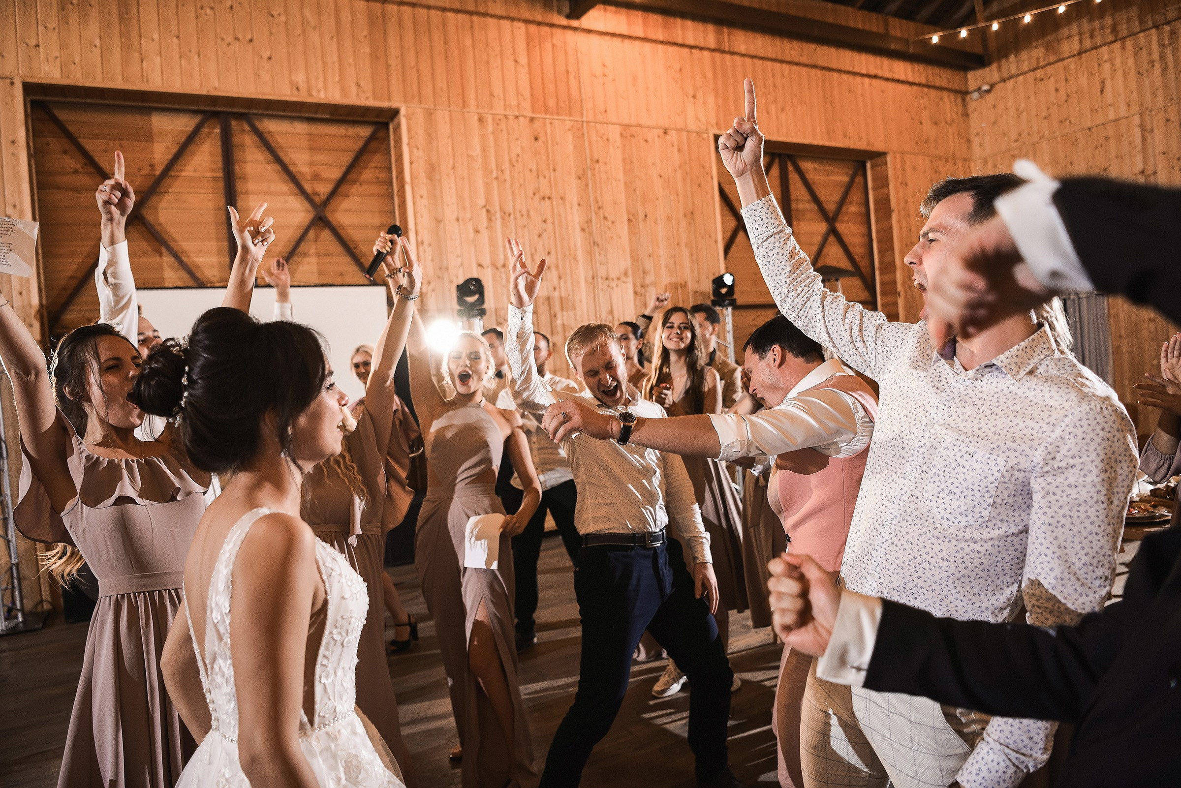 🌄 Демьян и Катя — свадьба в нацпарке "Столбы" | Веселый банкет и эпичные фото на скалах. 📸 Свадебный и семейный фотограф в Красноярске Тихомиров Евгений | 17 лет опыта | 800+ свадеб