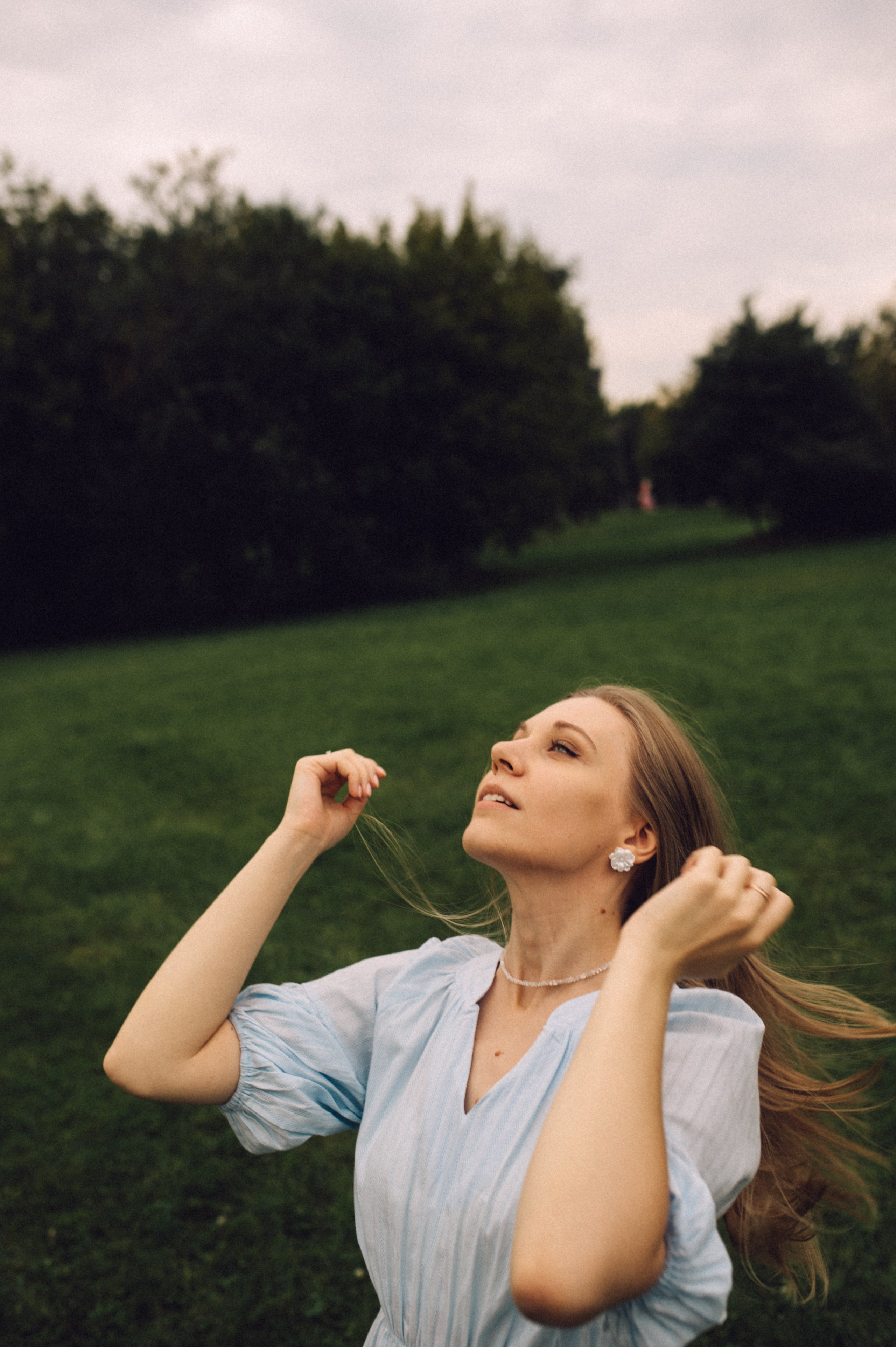 Ветер в волосах, нежность и поцелуи🤍. Лайфстайл фотограф в Москве Серебрянская Фаина