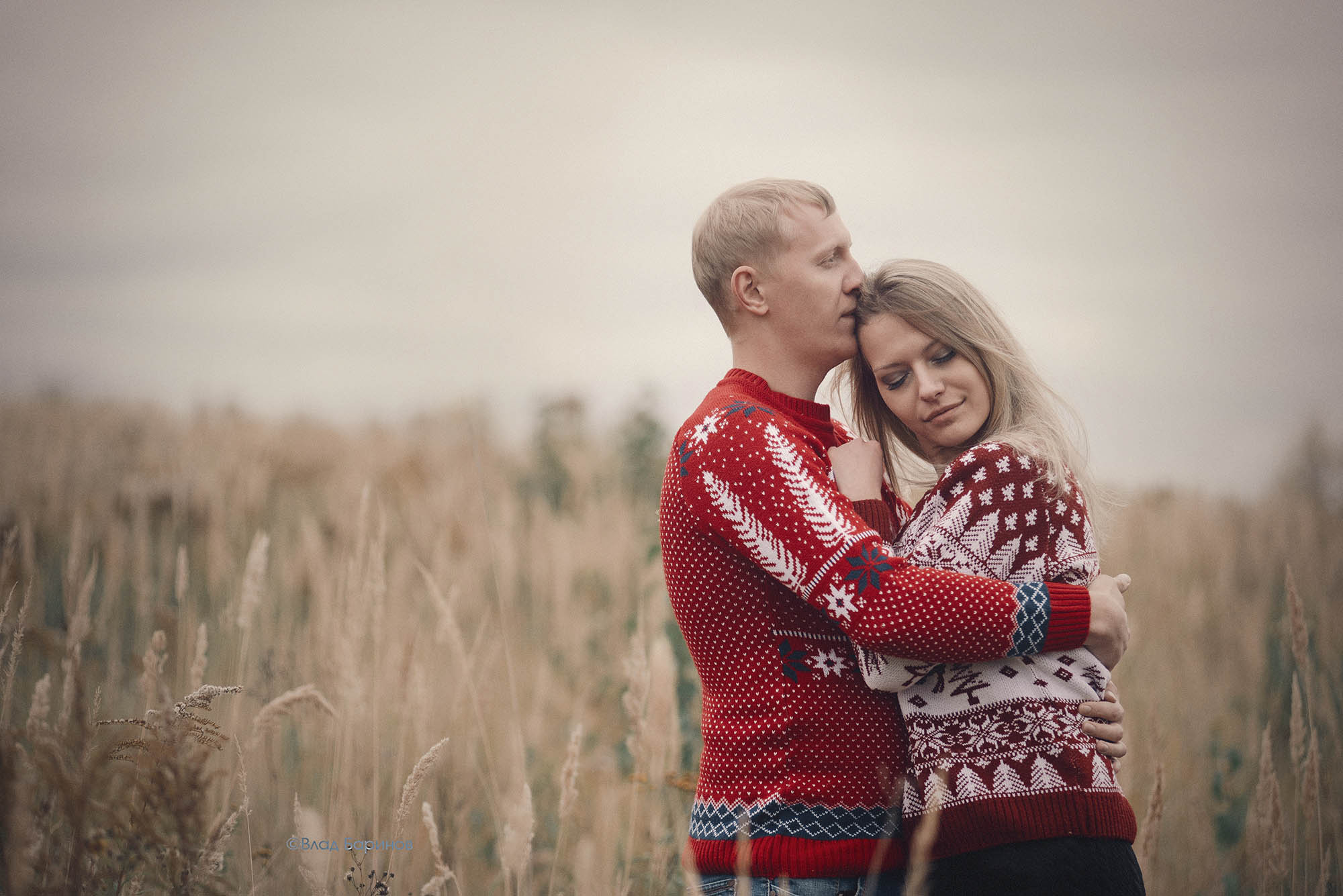 Фотосессия для пары в поле