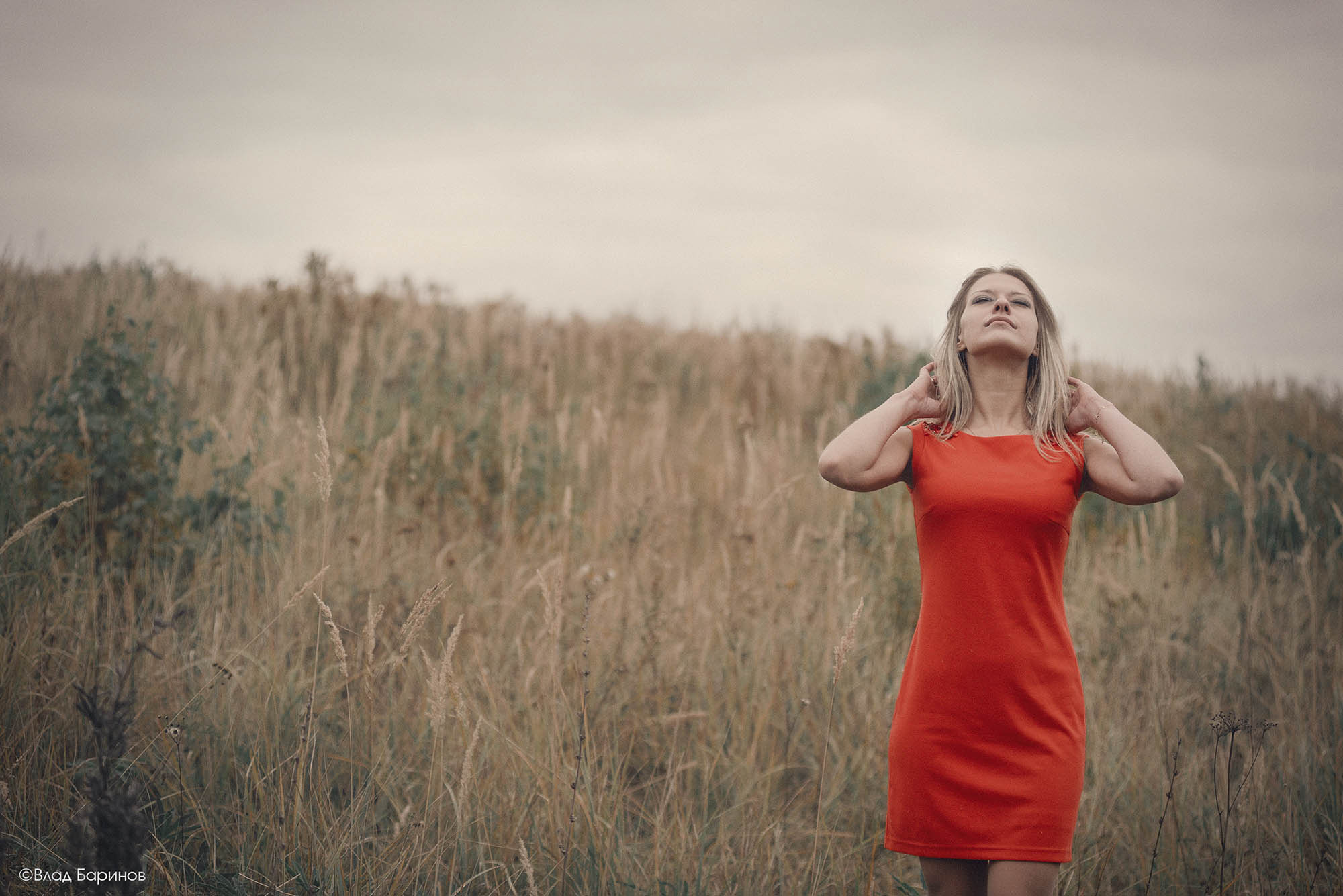 Фотосессия для пары в поле