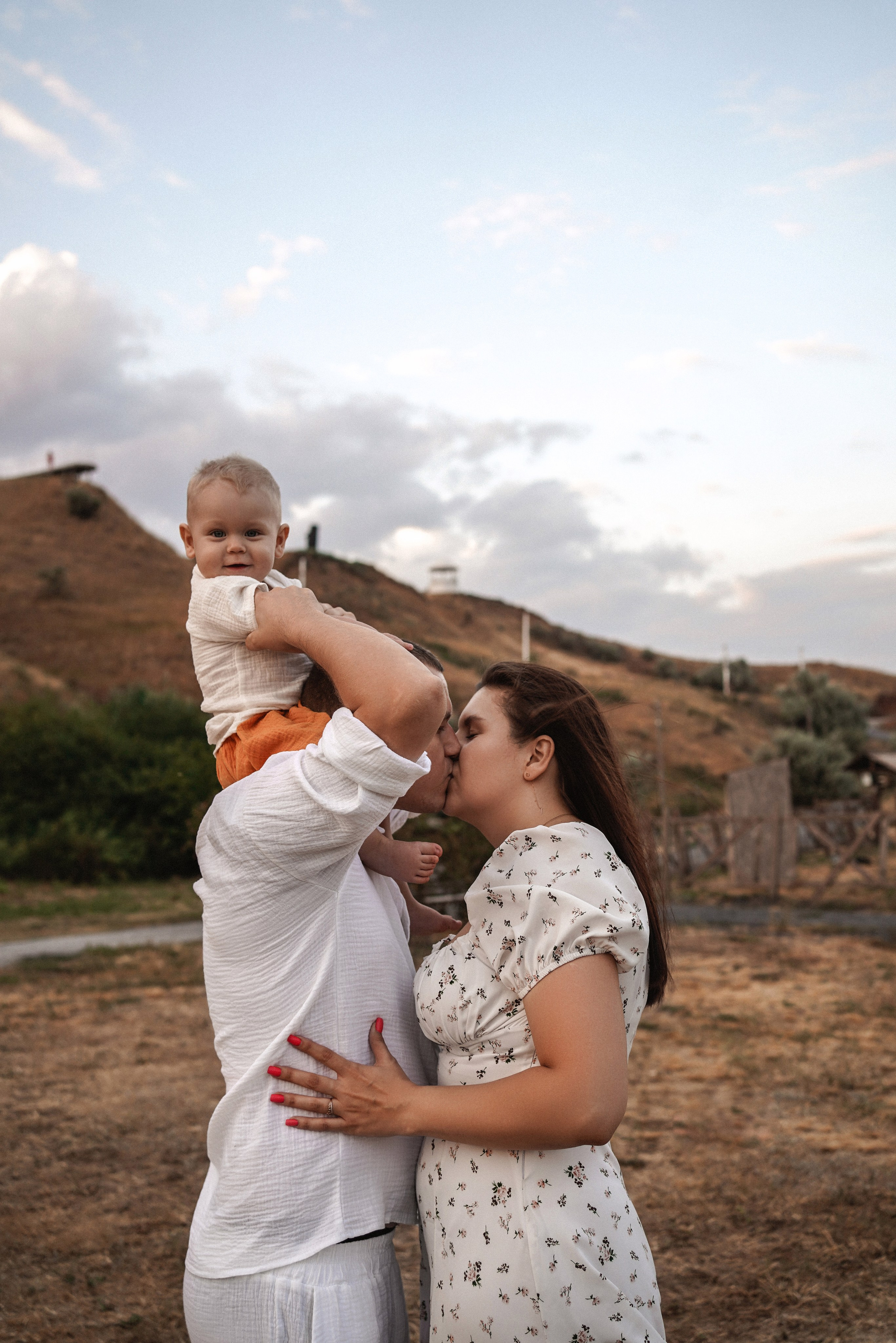 Семейный фотограф в Ростове-на-Дону и Батайске. Фотосессия на Маяке в Мержаново. Свадебный фотограф в Ростове-на-Дону. Таинство Крещения и Венчания, семейные фотосессии. Алёна Чёботова