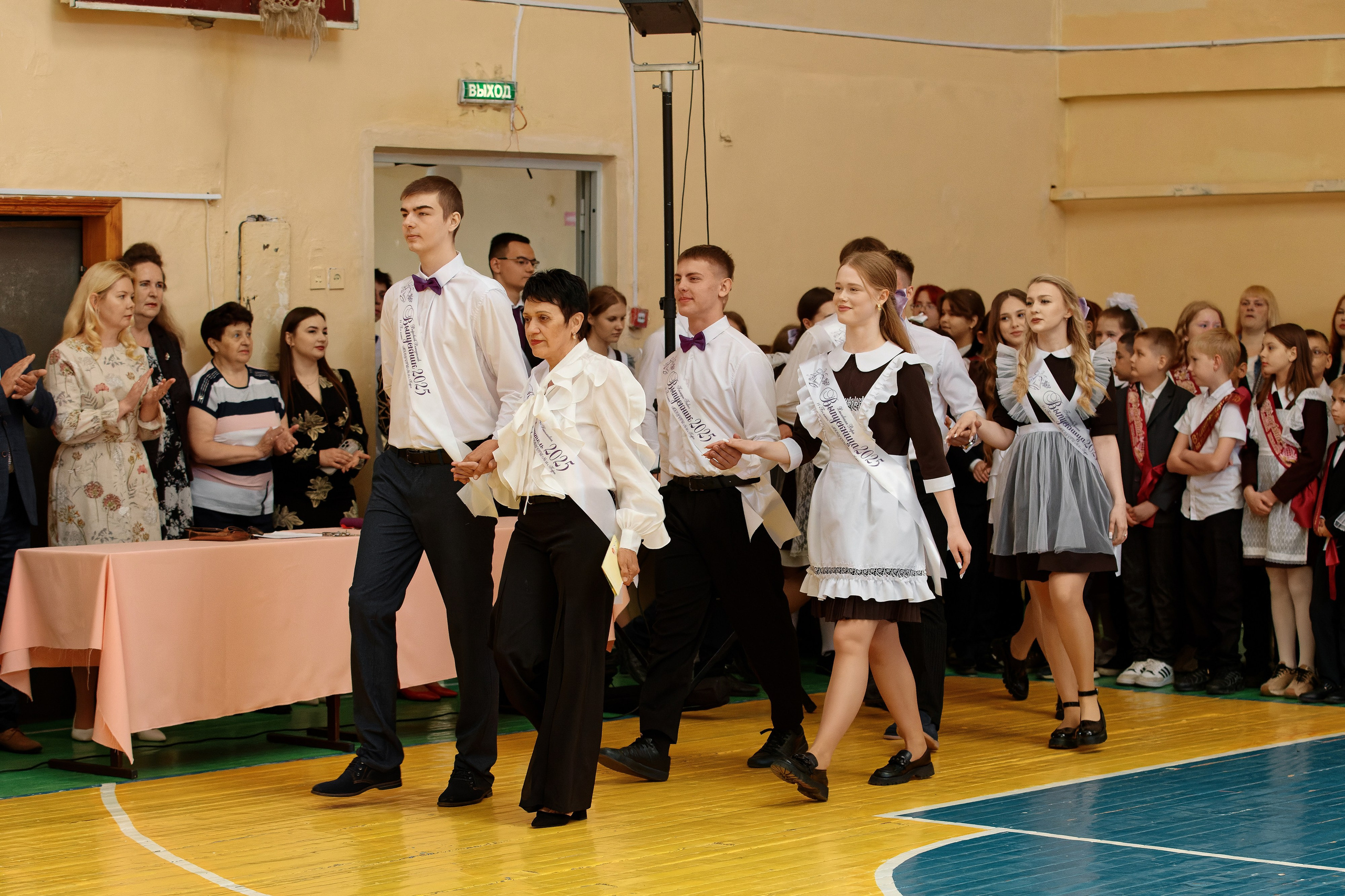 Последний звонок Школа № 42. Семейный фотограф — Макс Белогрудов