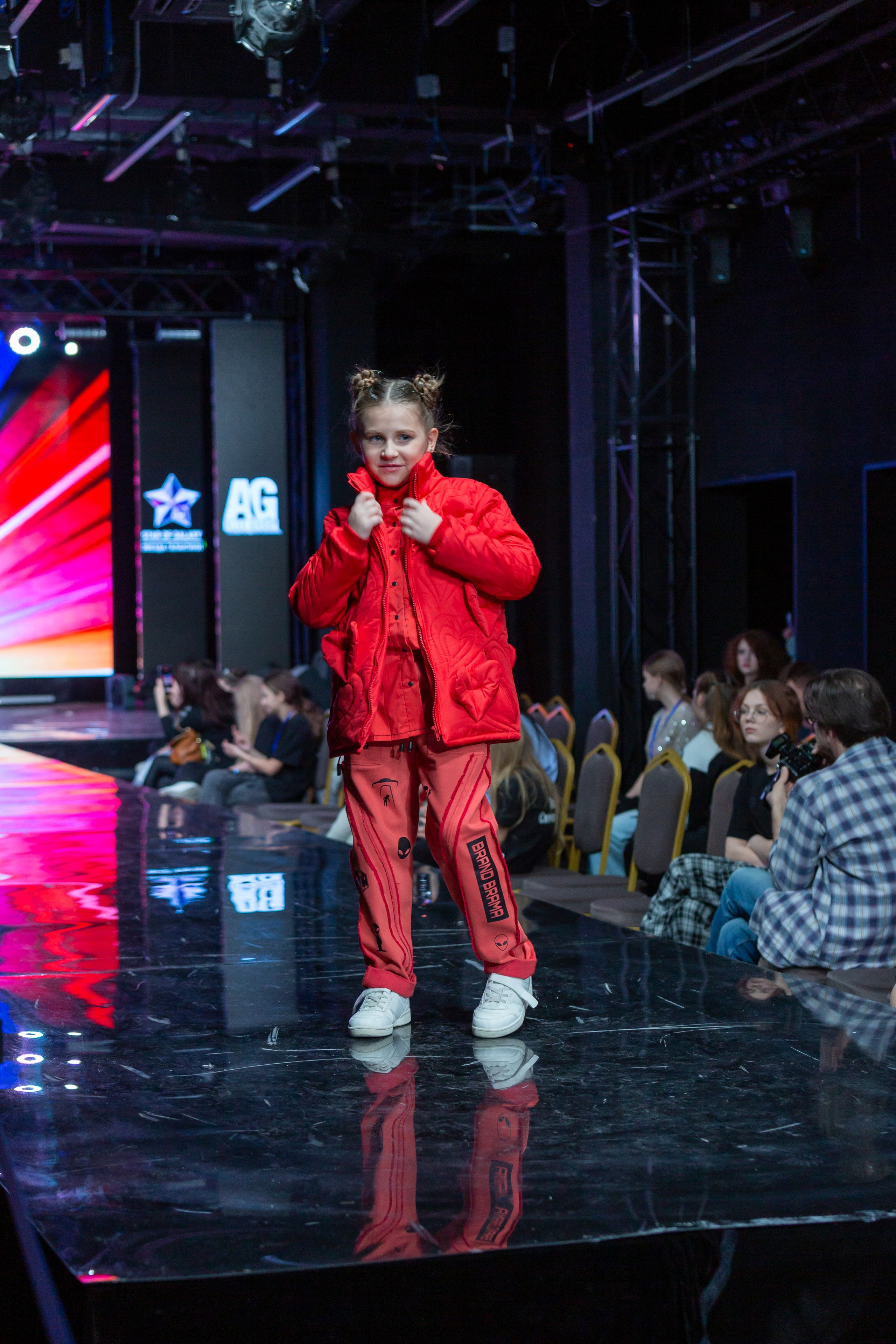 Звезда галактики. Яровит Холл. Репортажный, семейный, свадебный, портретный фотограф