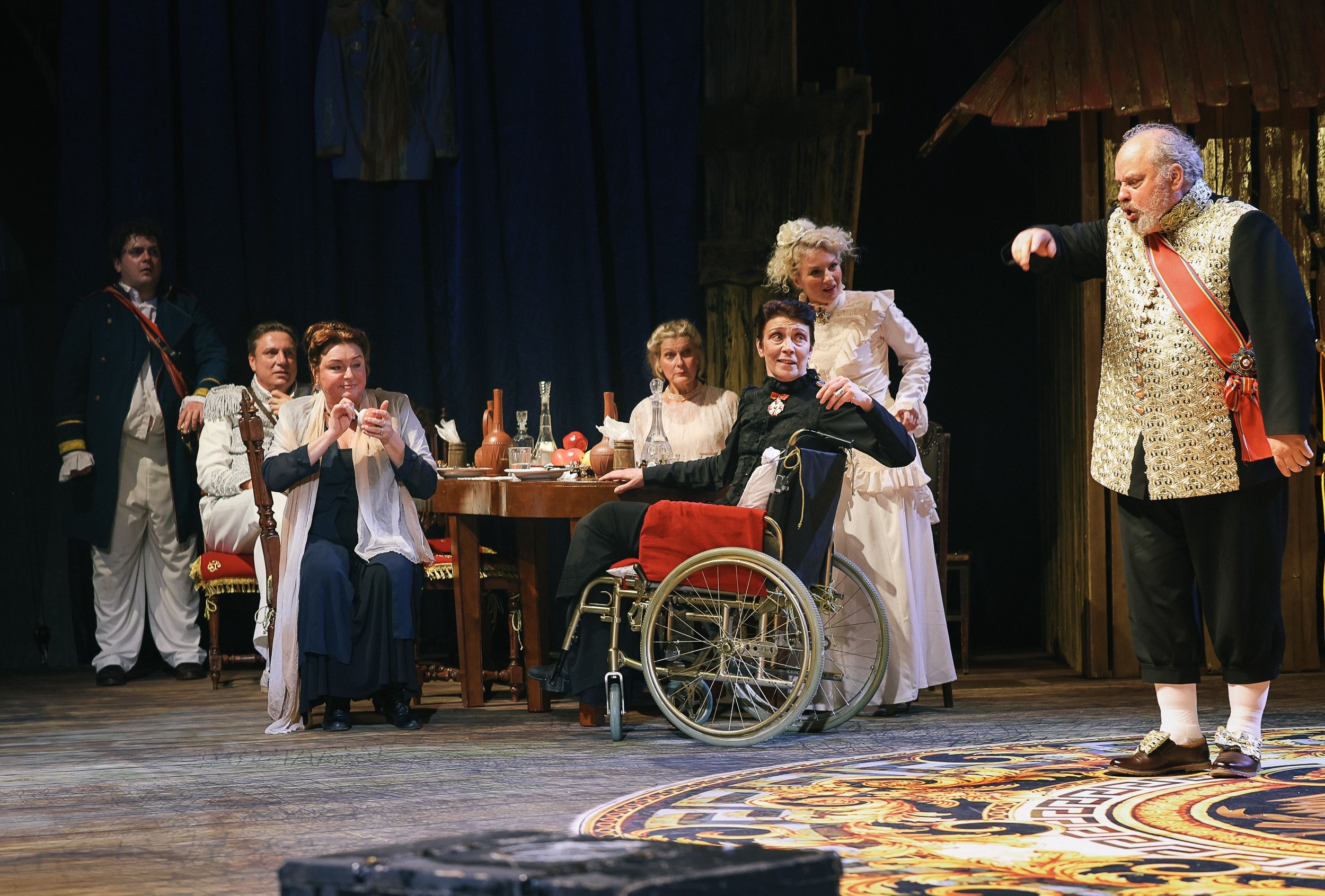 Весёлая женщина. Театр Эрмитаж. Репортажный, архитектурный, театральный и файн-арт фотограф Лена Мельникова в Москве