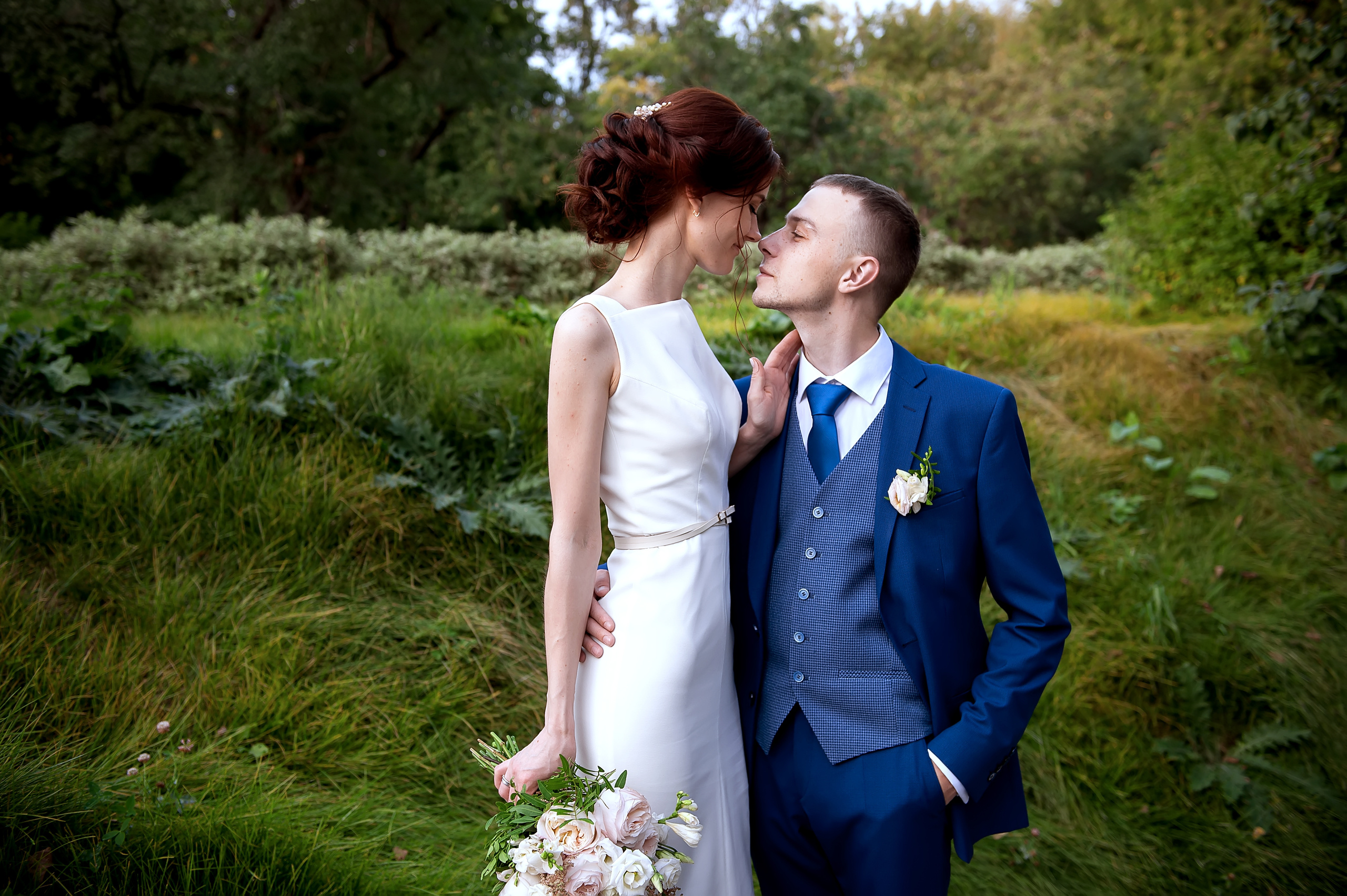 Утро невесты в Конгресс-отеле Ареал с фотосессией в парке Сад будущего. Свадебный и семейный фотограф Виктория Носачёва. Щелково, Москва и МО