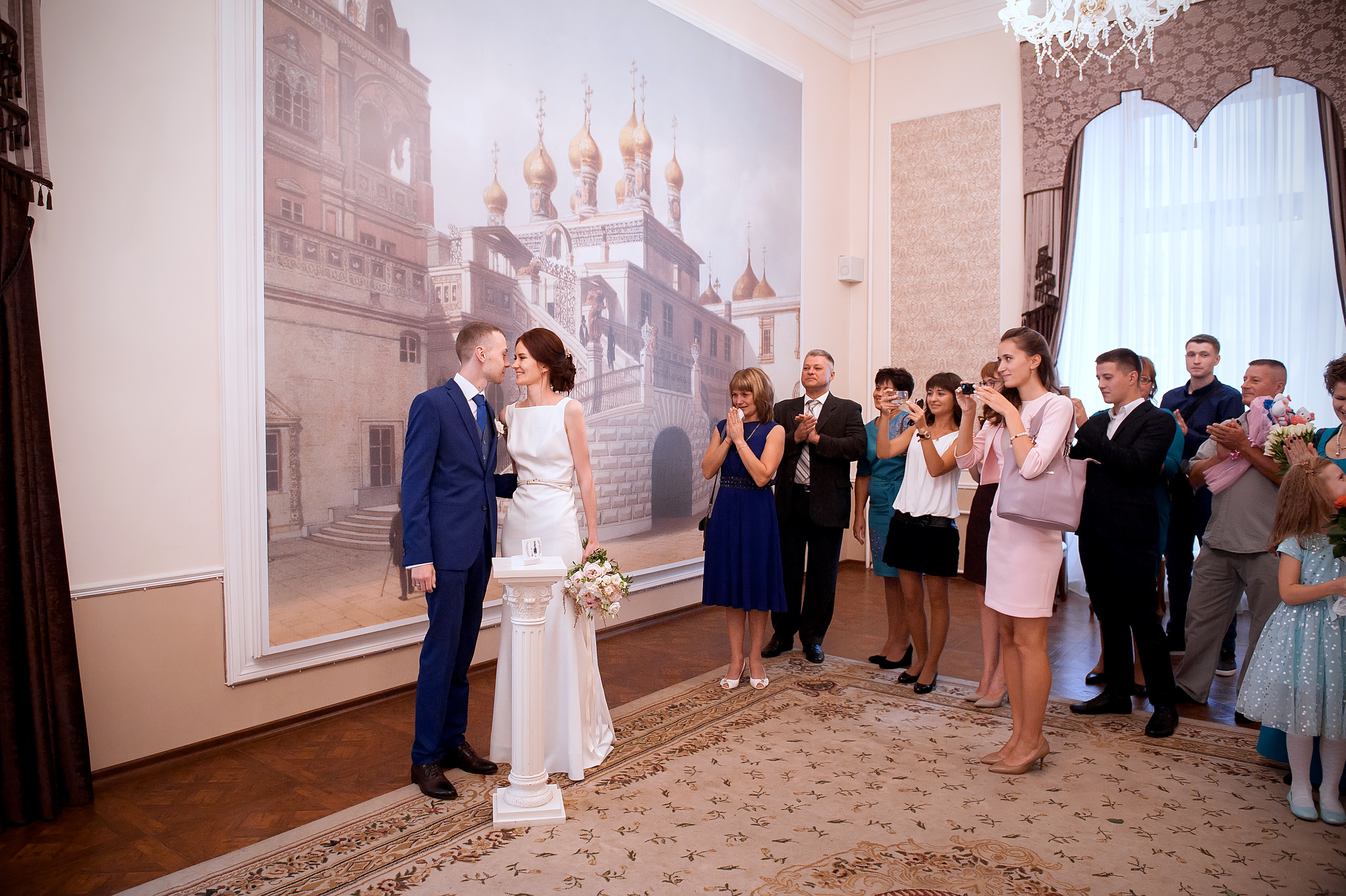 Утро невесты в Конгресс-отеле Ареал с фотосессией в парке Сад будущего. Свадебный и семейный фотограф Виктория Носачёва. Щелково, Москва и МО