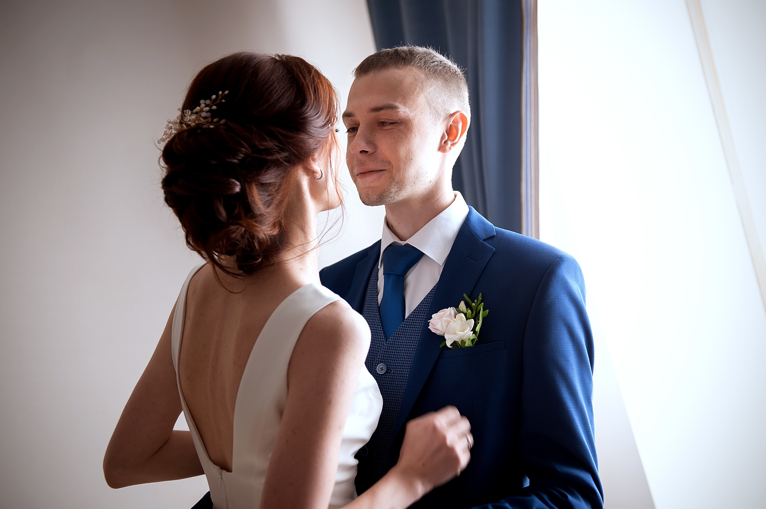 Утро невесты в Конгресс-отеле Ареал с фотосессией в парке Сад будущего. Свадебный и семейный фотограф Виктория Носачёва. Щелково, Москва и МО