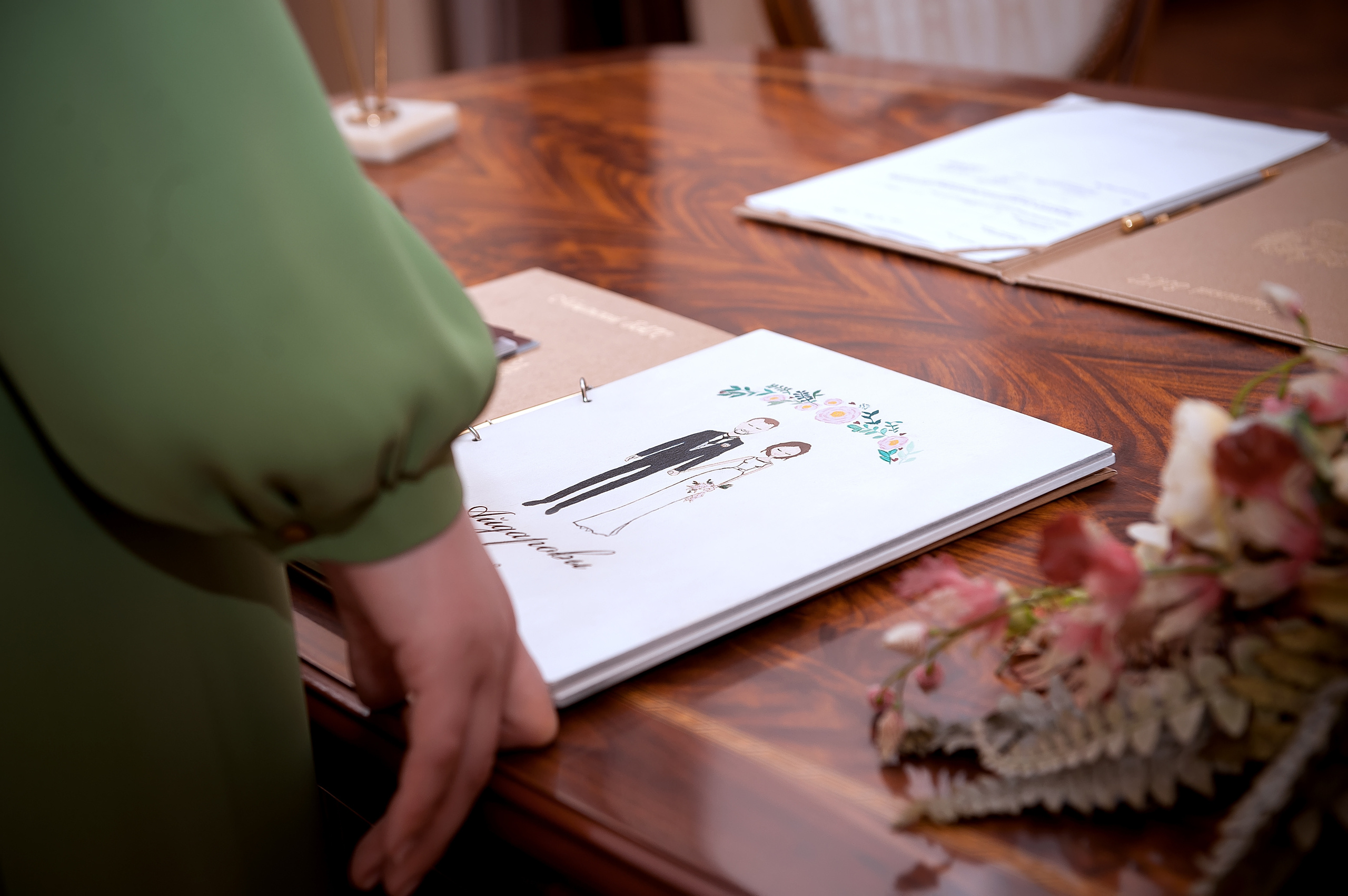 Утро невесты в Конгресс-отеле Ареал с фотосессией в парке Сад будущего. Свадебный и семейный фотограф Виктория Носачёва. Щелково, Москва и МО