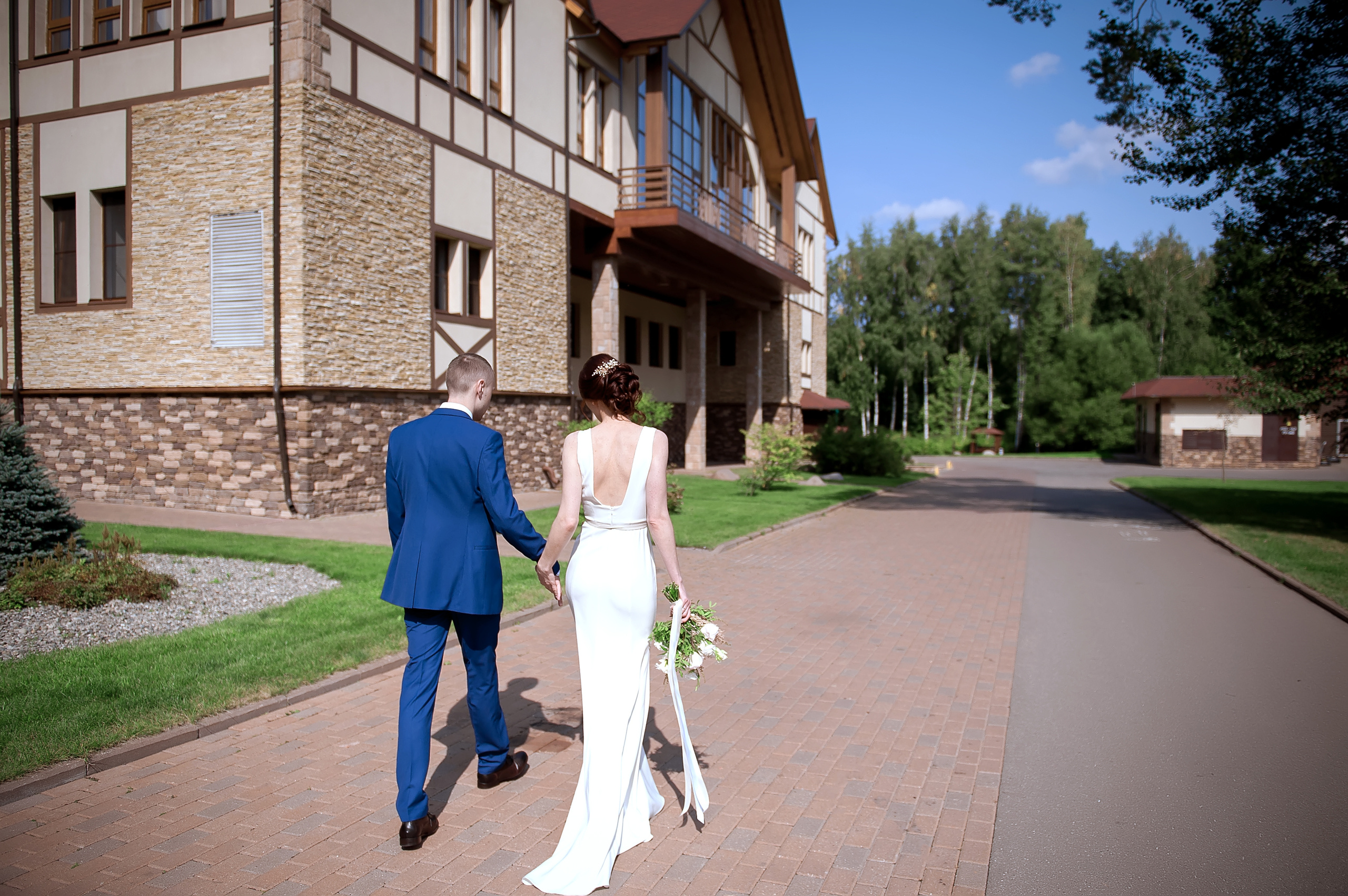 Утро невесты в Конгресс-отеле Ареал с фотосессией в парке Сад будущего. Свадебный и семейный фотограф Виктория Носачёва. Щелково, Москва и МО