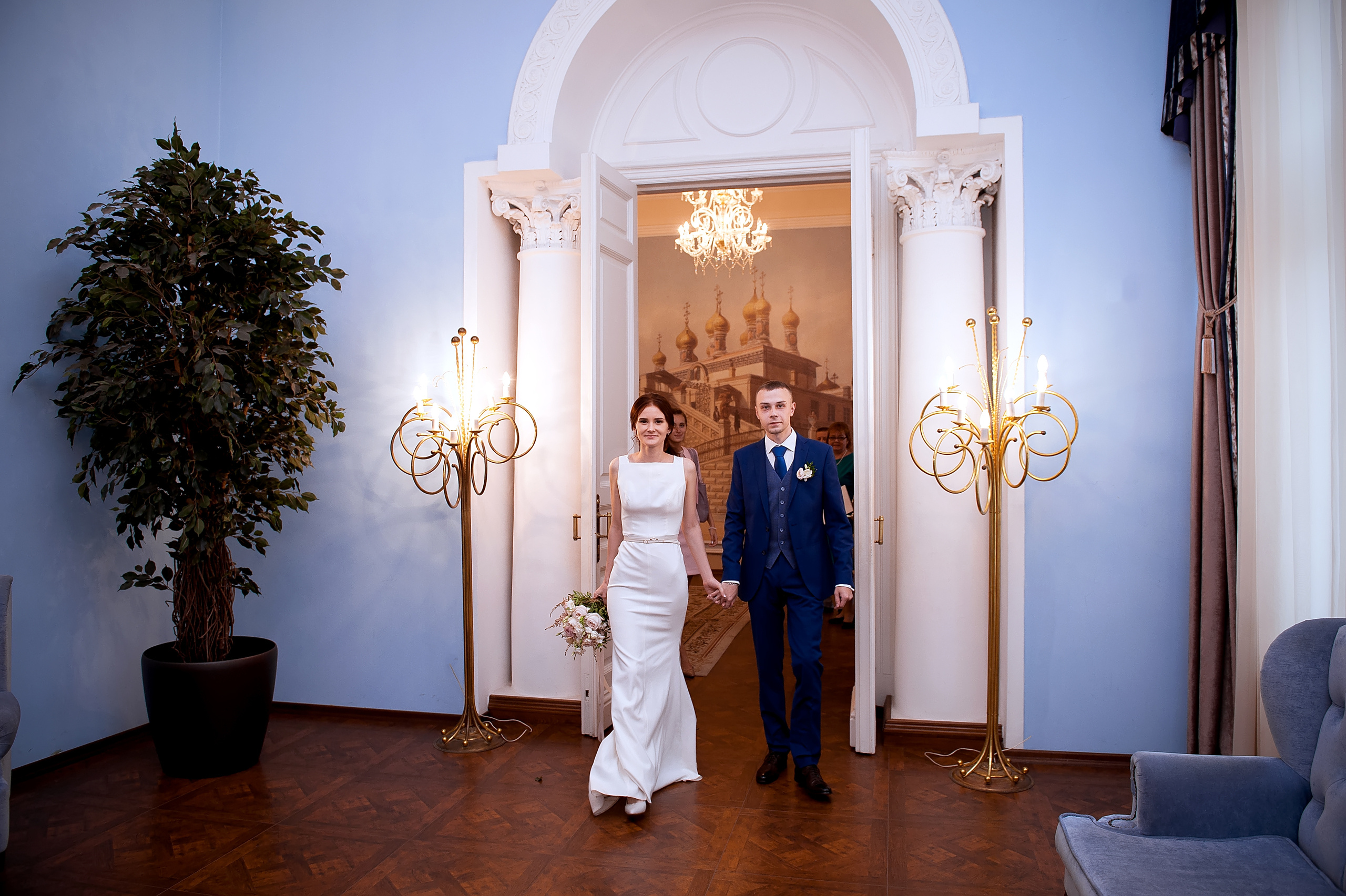 Утро невесты в Конгресс-отеле Ареал с фотосессией в парке Сад будущего. Свадебный и семейный фотограф Виктория Носачёва. Щелково, Москва и МО