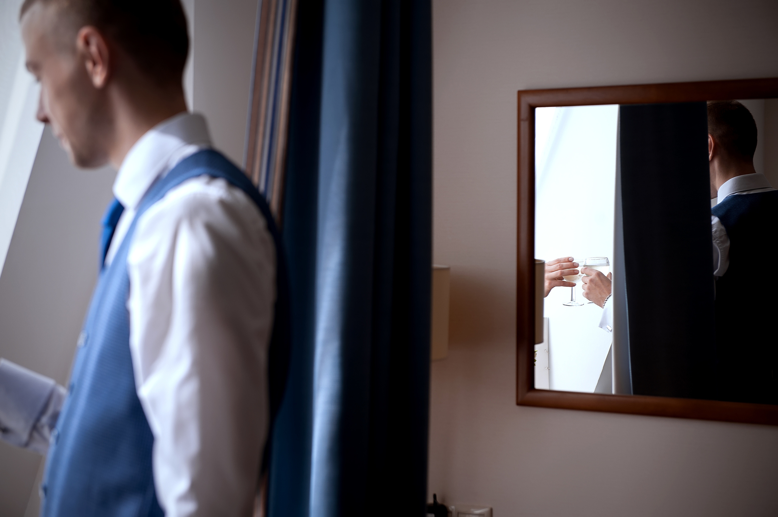 Утро невесты в Конгресс-отеле Ареал с фотосессией в парке Сад будущего. Свадебный и семейный фотограф Виктория Носачёва. Щелково, Москва и МО