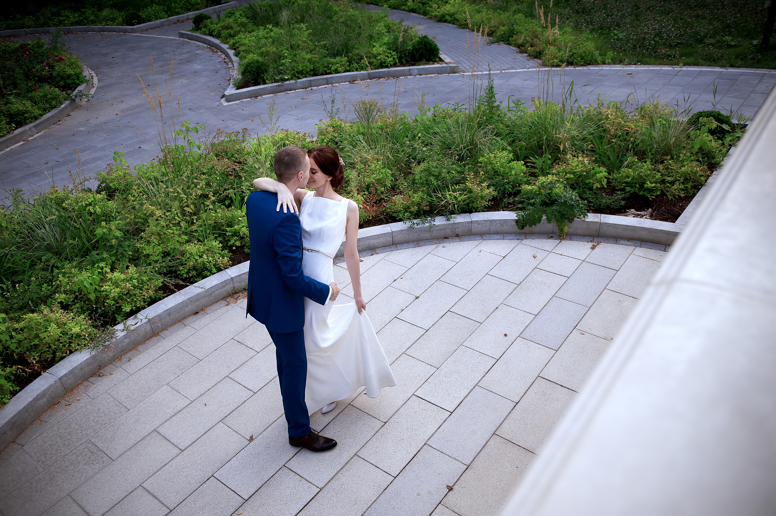Утро невесты в Конгресс-отеле Ареал с фотосессией в парке Сад будущего. Свадебный и семейный фотограф Виктория Носачёва. Щелково, Москва и МО