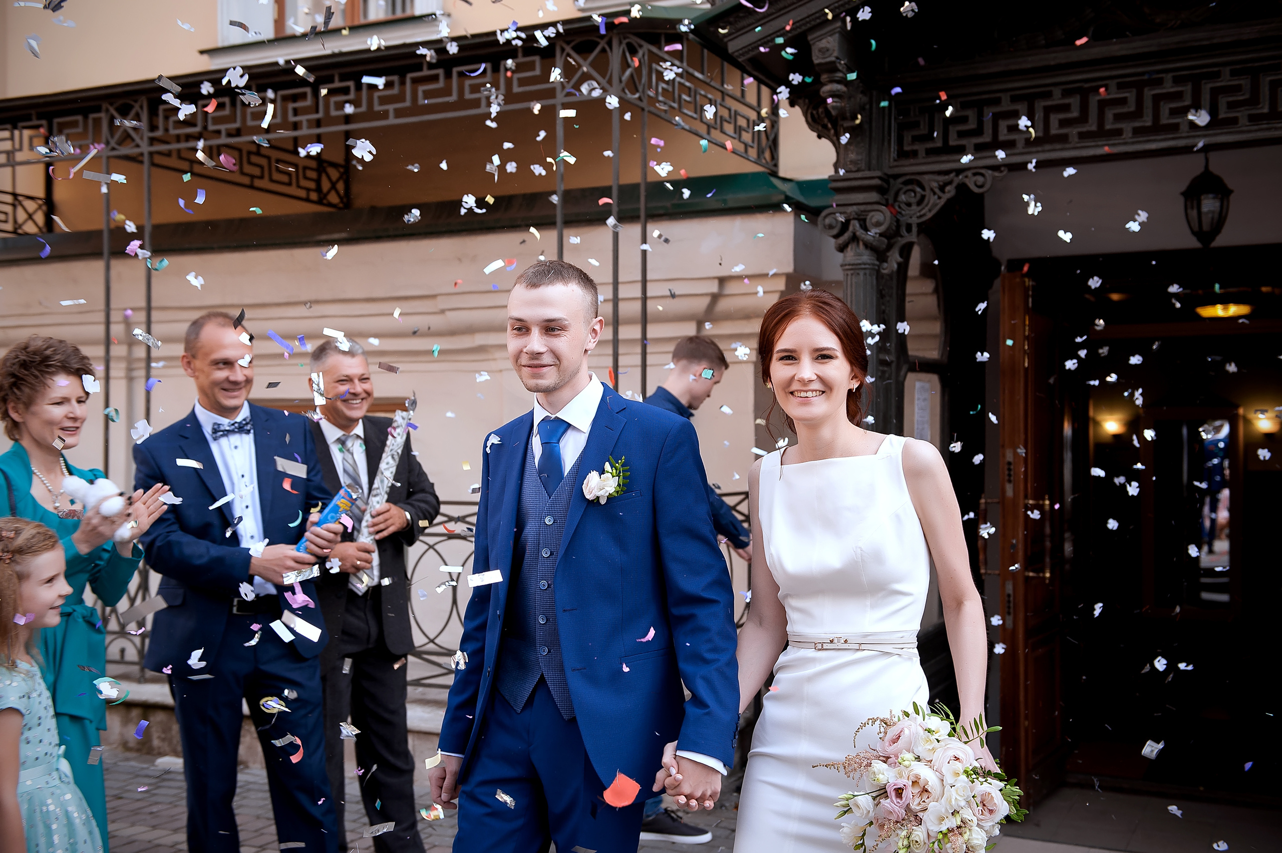 Утро невесты в Конгресс-отеле Ареал с фотосессией в парке Сад будущего. Свадебный и семейный фотограф Виктория Носачёва. Щелково, Москва и МО