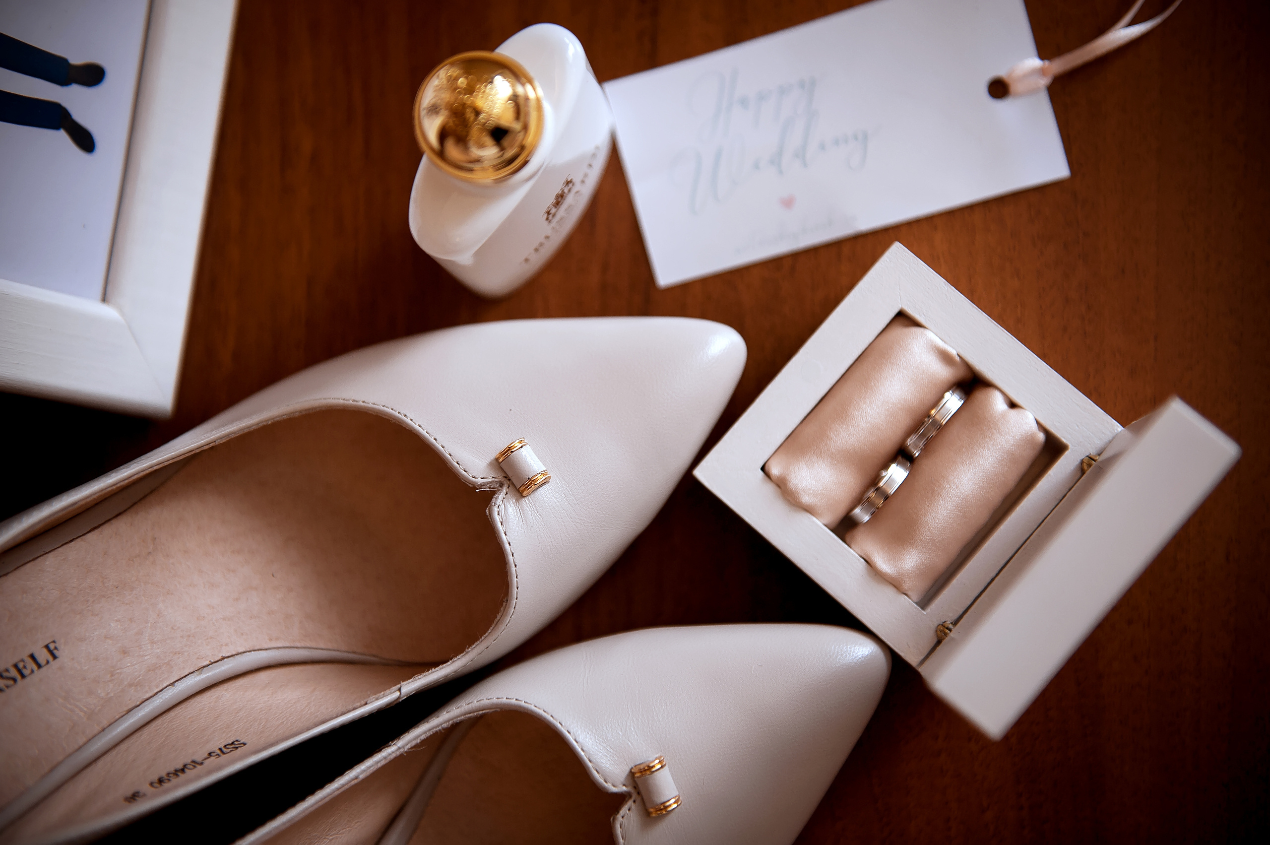 Утро невесты в Конгресс-отеле Ареал с фотосессией в парке Сад будущего. Свадебный и семейный фотограф Виктория Носачёва. Щелково, Москва и МО