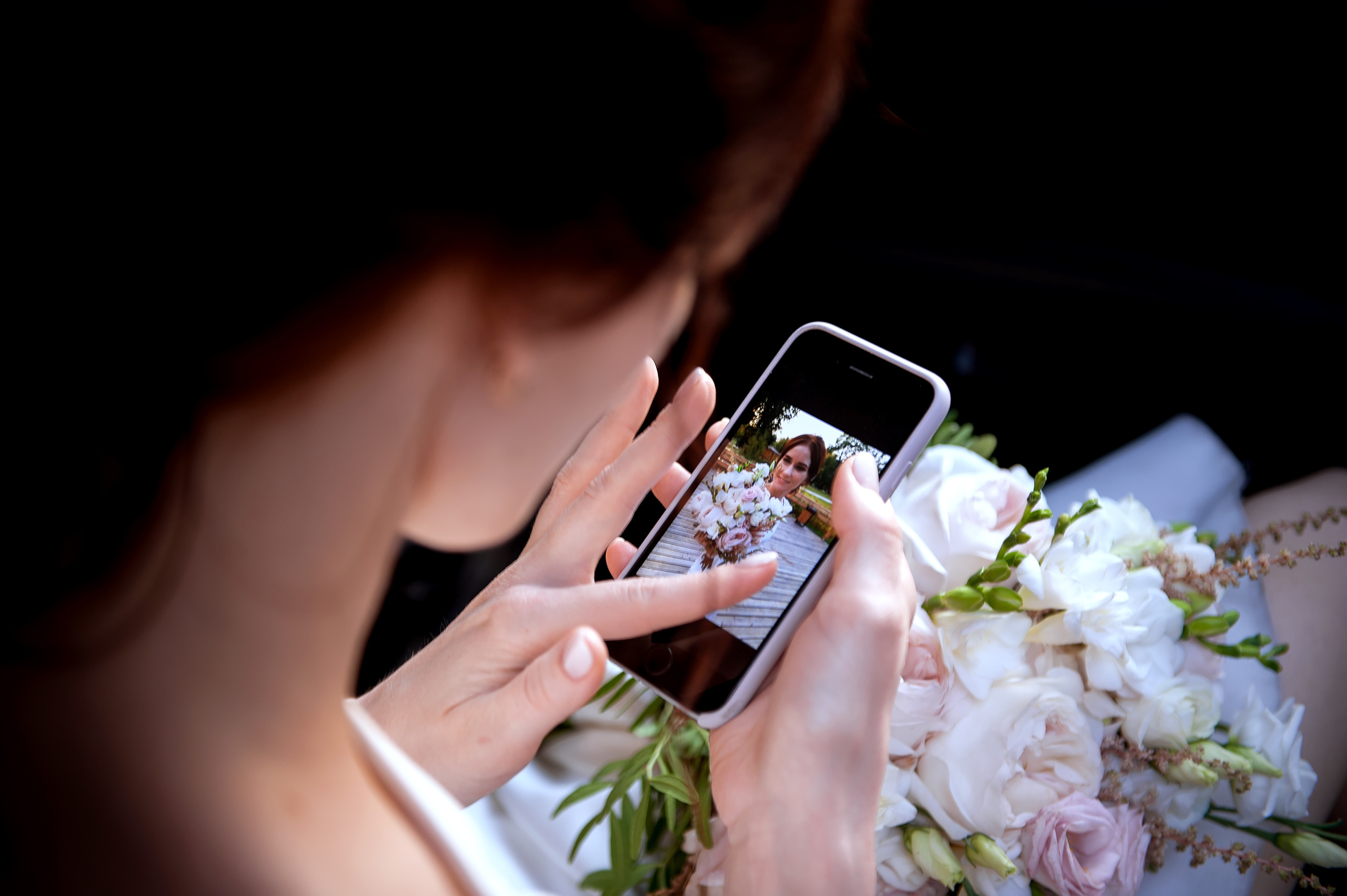 Утро невесты в Конгресс-отеле Ареал с фотосессией в парке Сад будущего. Свадебный и семейный фотограф Виктория Носачёва. Щелково, Москва и МО