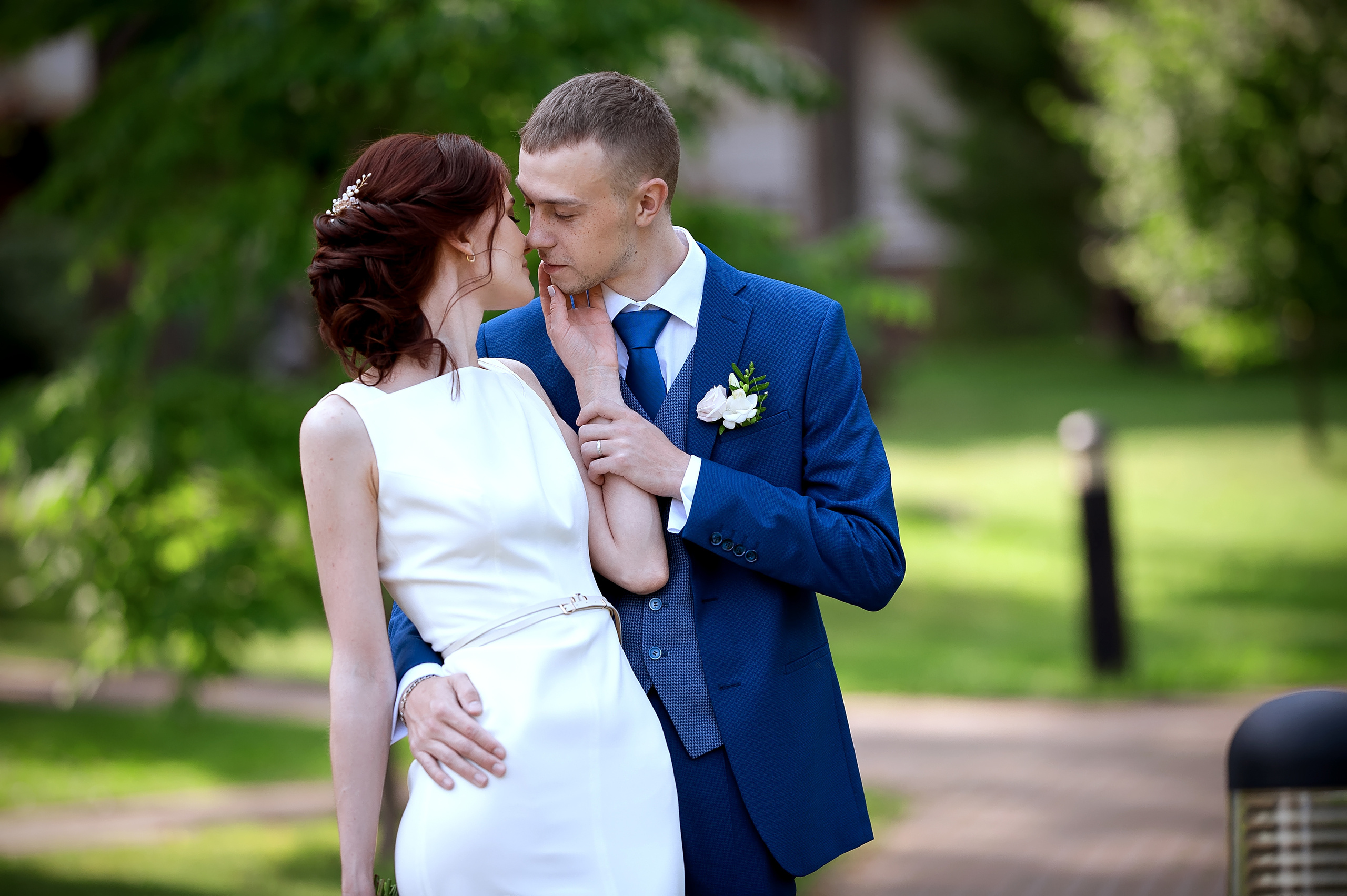 Утро невесты в Конгресс-отеле Ареал с фотосессией в парке Сад будущего. Свадебный и семейный фотограф Виктория Носачёва. Щелково, Москва и МО