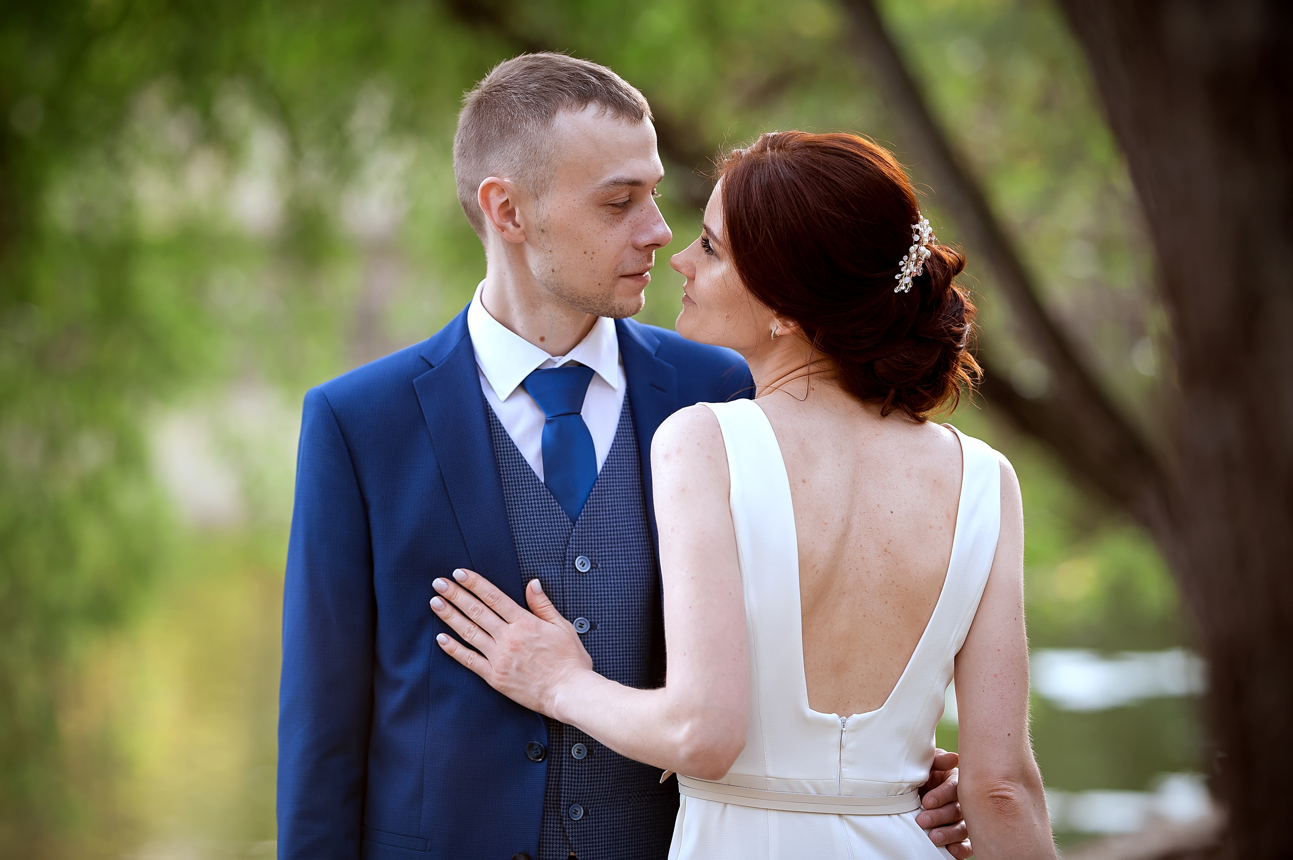 Утро невесты в Конгресс-отеле Ареал с фотосессией в парке Сад будущего. Свадебный и семейный фотограф Виктория Носачёва. Щелково, Москва и МО