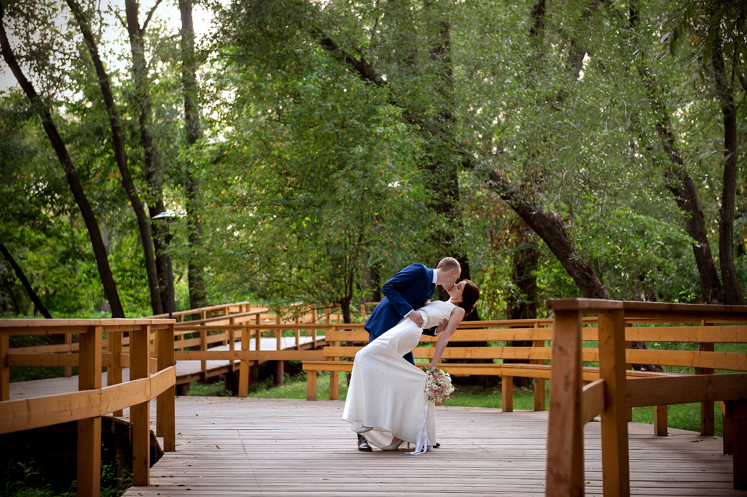 Утро невесты в Конгресс-отеле Ареал с фотосессией в парке Сад будущего. Свадебный и семейный фотограф Виктория Носачёва. Щелково, Москва и МО