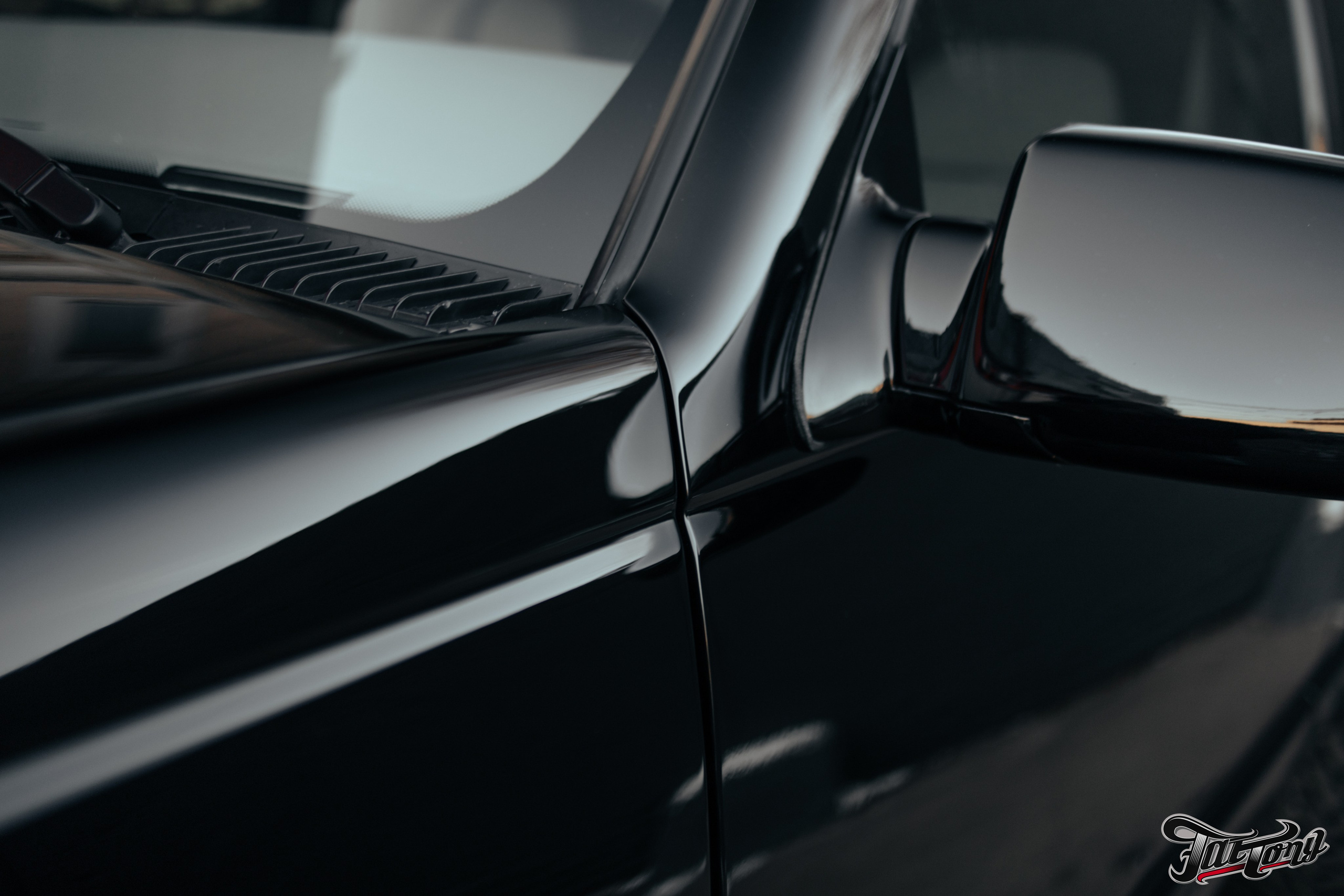 Chevrolet Tahoe I ремонт по кузову и окрас, пошив салона. DeLorein