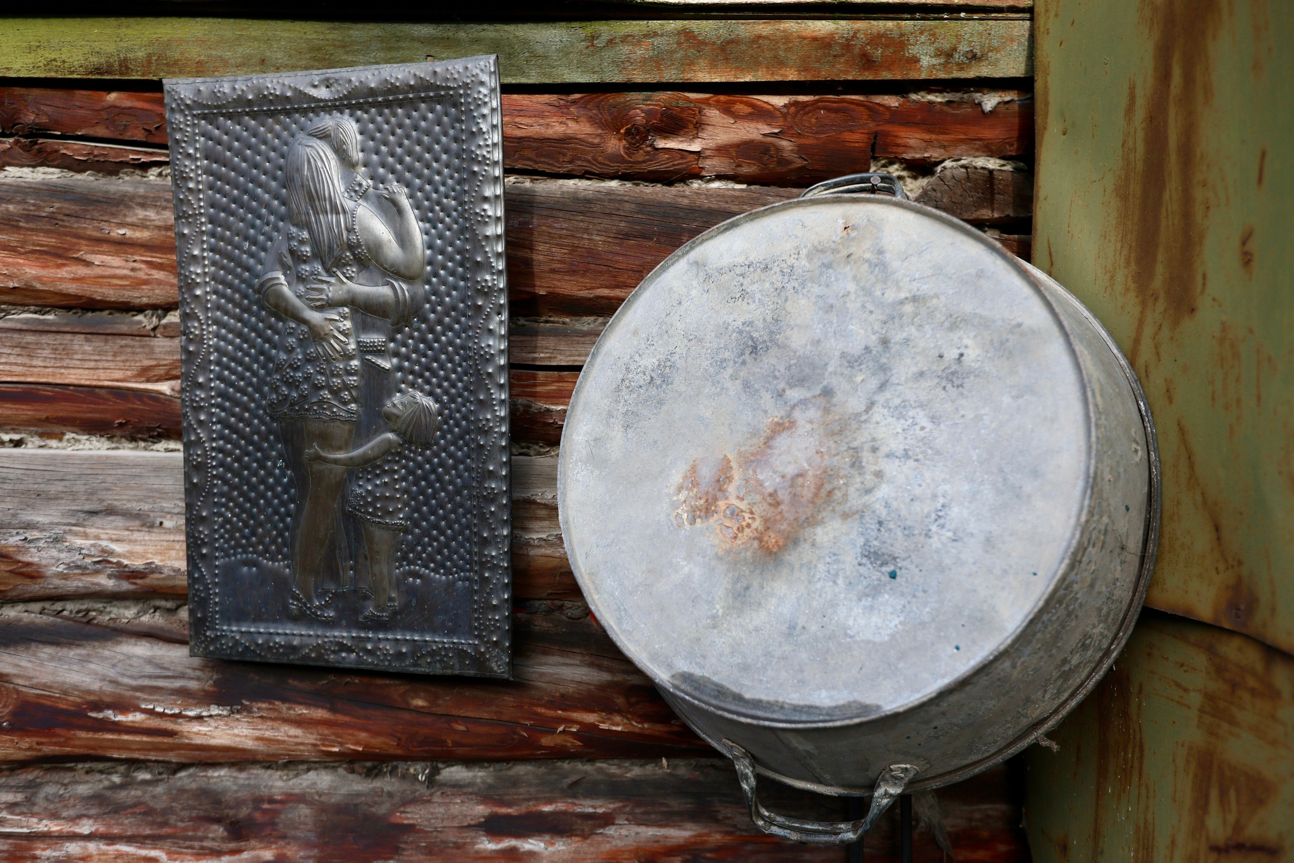 Людмила Владимировна. Хозяйка маленького дома в окружении многоэтажек. Репортажный фотограф Наталья Лапцевич