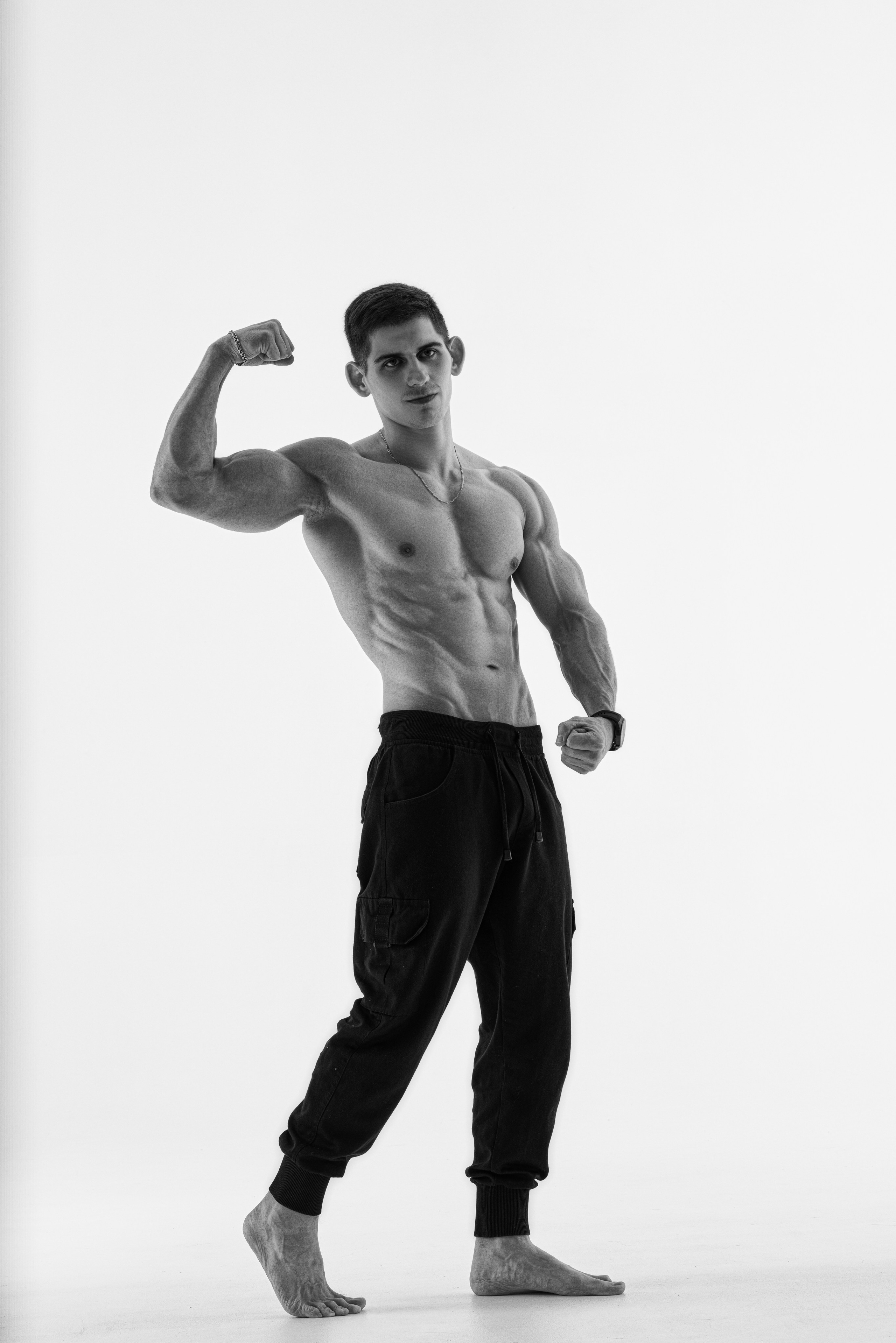 Съемка с Владом на циклораме с импульсным светом для себя и контента. Дмитрий Шульгин, портретный фотограф в Воронеже