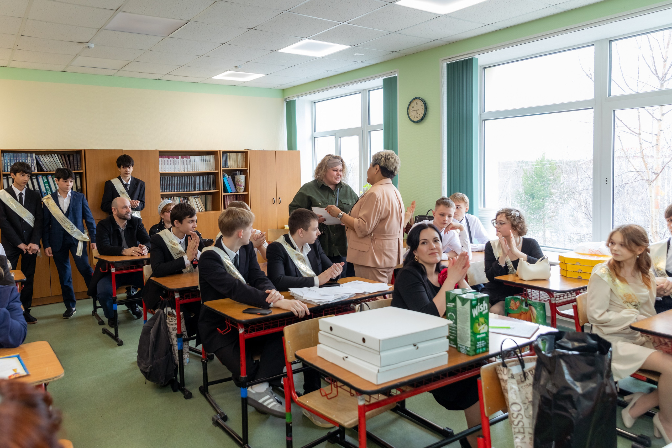 Фоторепортаж школьных мероприятий «Последний звонок»,  «1 сентября» в Сургуте