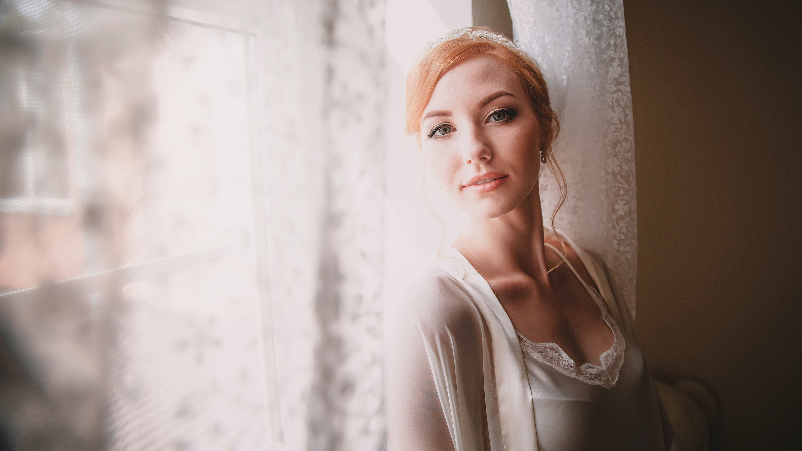 Свадебный фотограф в Краснодаре. Свадебные фотосессии. Love-story. Молодожены. Свадьба. Невеста у окна