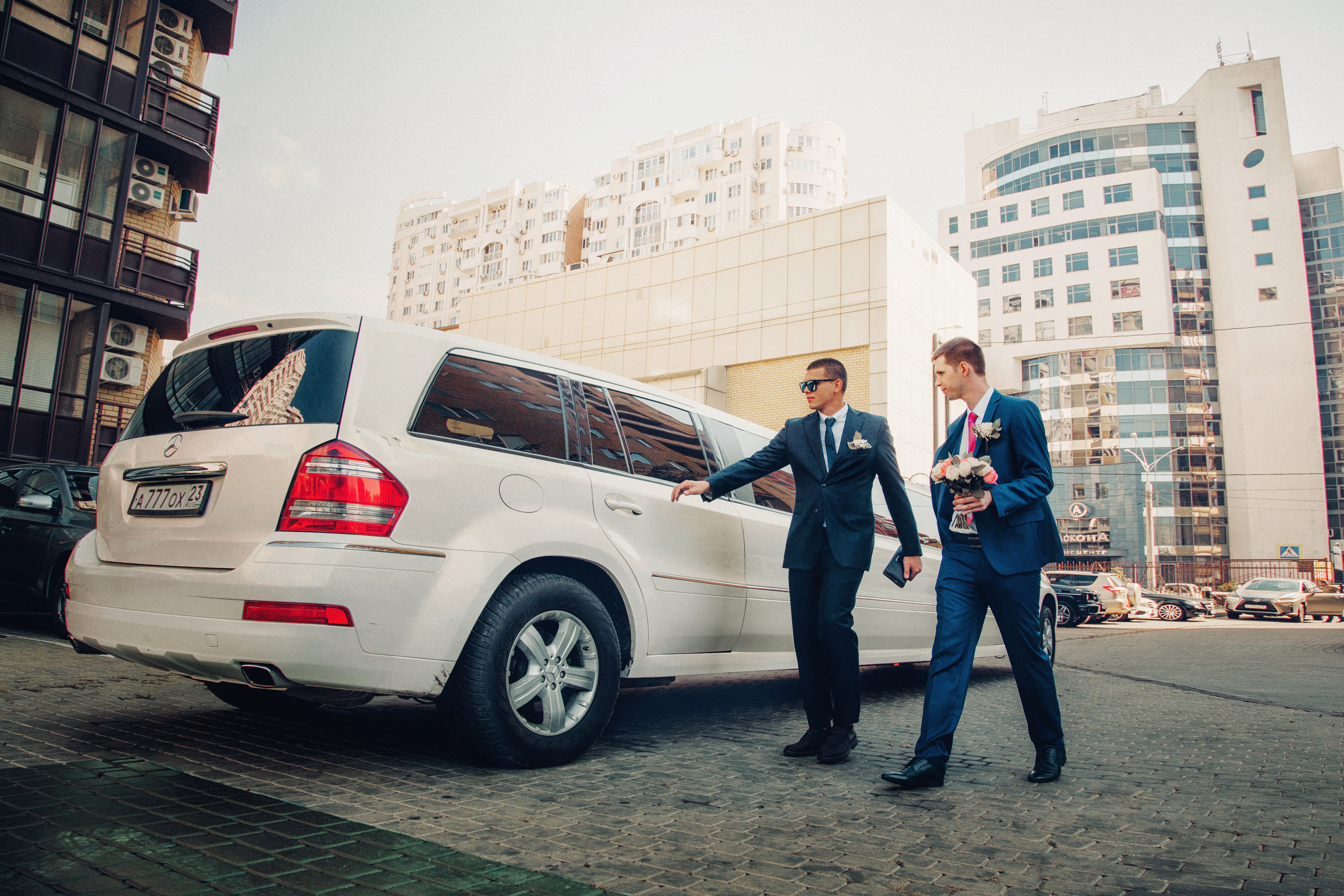 Свадебный фотограф в Краснодаре. Свадебные фотосессии. Love-story. Молодожены. Свадьба. Лимузин