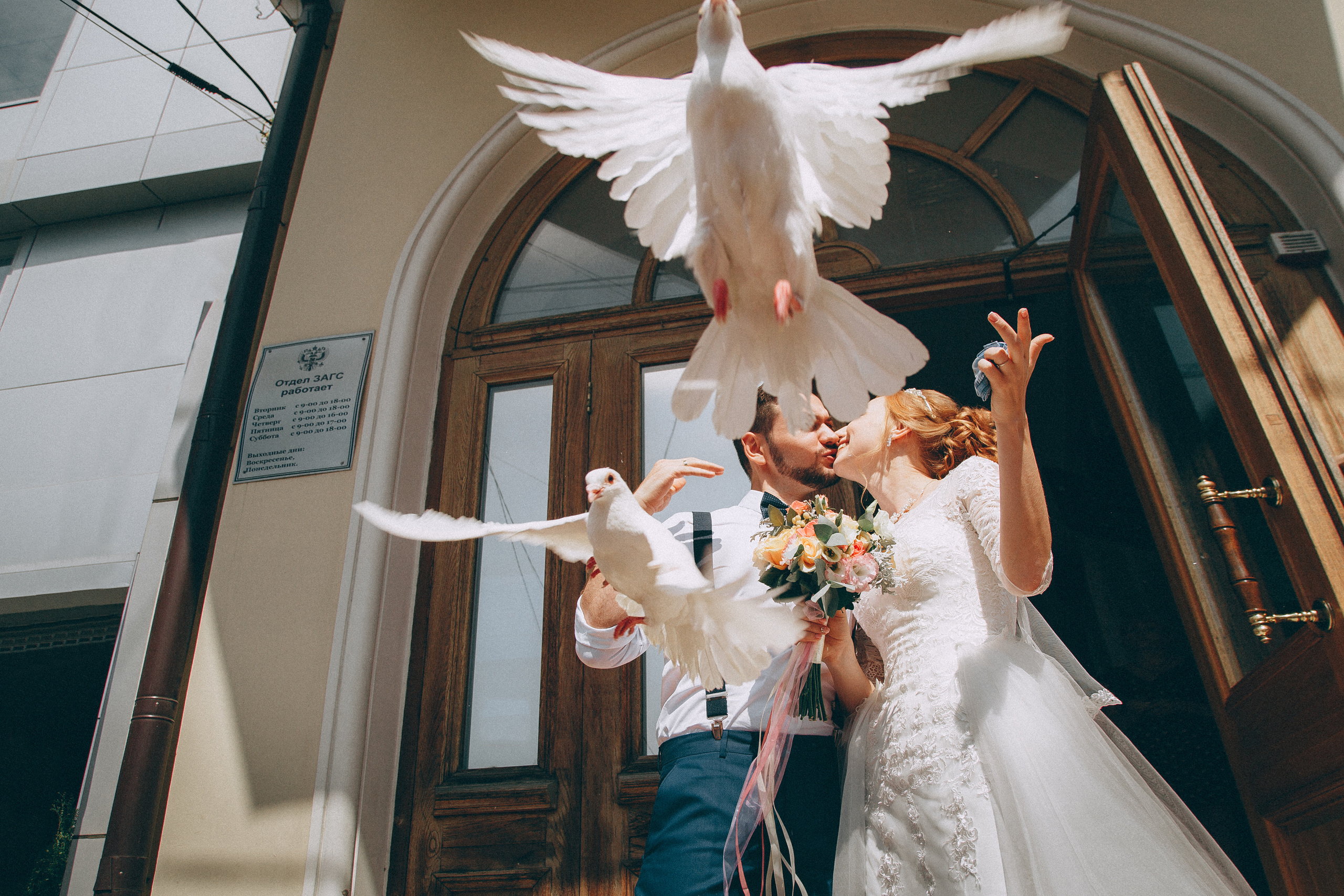 Свадебный фотограф в Краснодаре. Свадебные фотосессии. Love-story. Молодожены. Свадьба. Полет голубей.