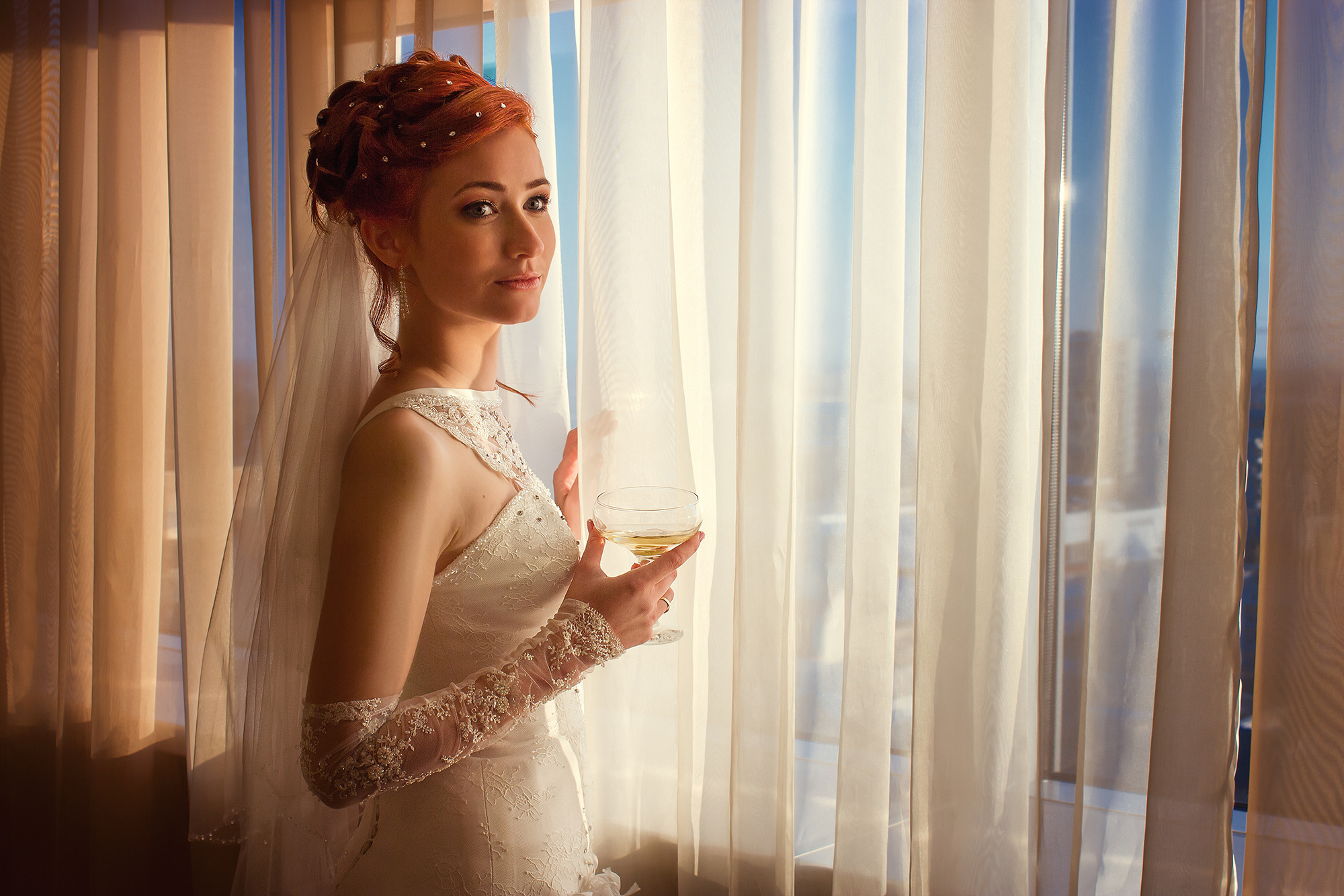 Свадебный фотограф в Краснодаре. Свадебные фотосессии. Love-story. Молодожены. Свадьба. Невеста с бокалом
