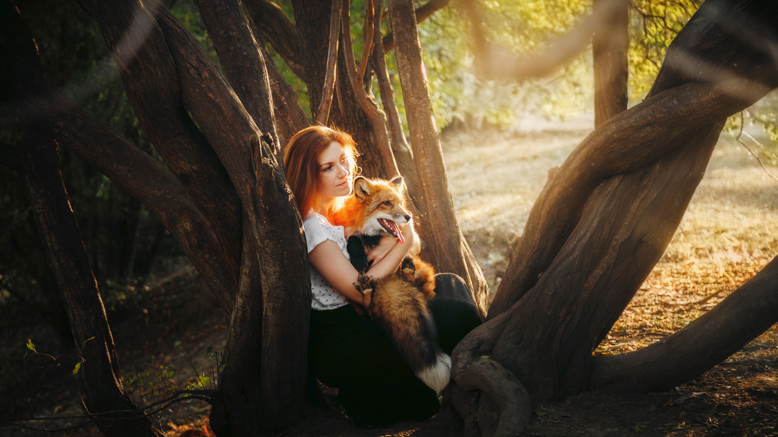 Девушка с лисой