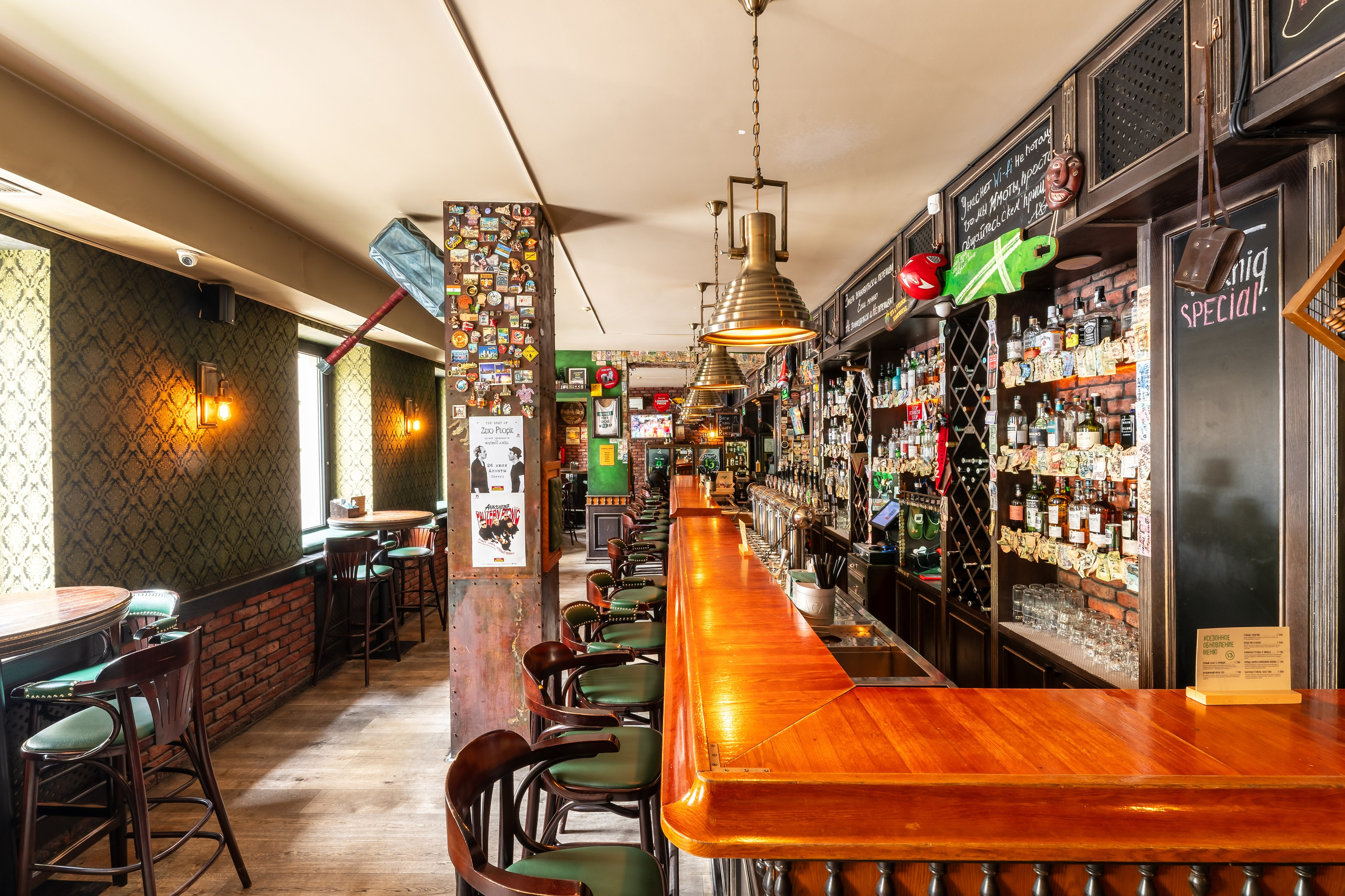 Алматы, William Lawson's 13 — легендарный паб, открытый в 2015 году, ставший вторым домом для многих алматинцев, Алматы, июнь 2024. Интерьерный фотограф Алматы