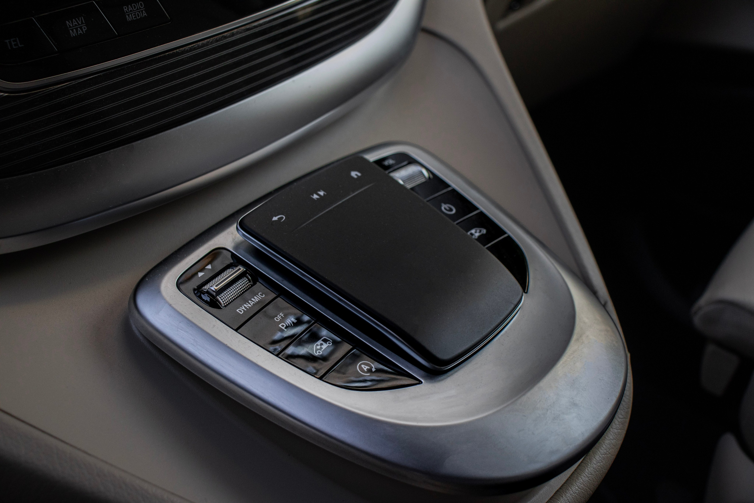 Mercedes-Benz V-class