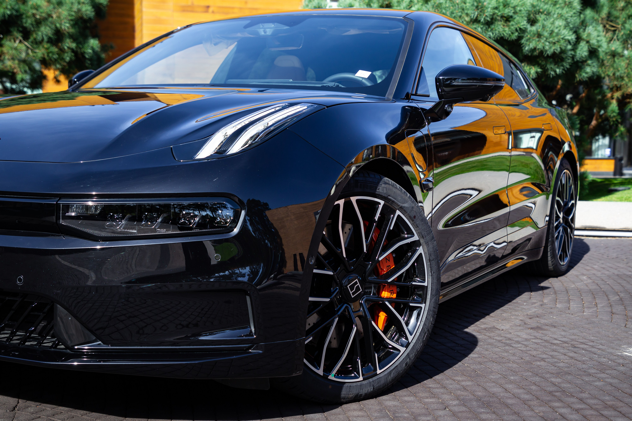 Профессиональная фотосъемка автомобилей в Москве и Московской области. Фотостудия в Москве LUXARTPHOTO