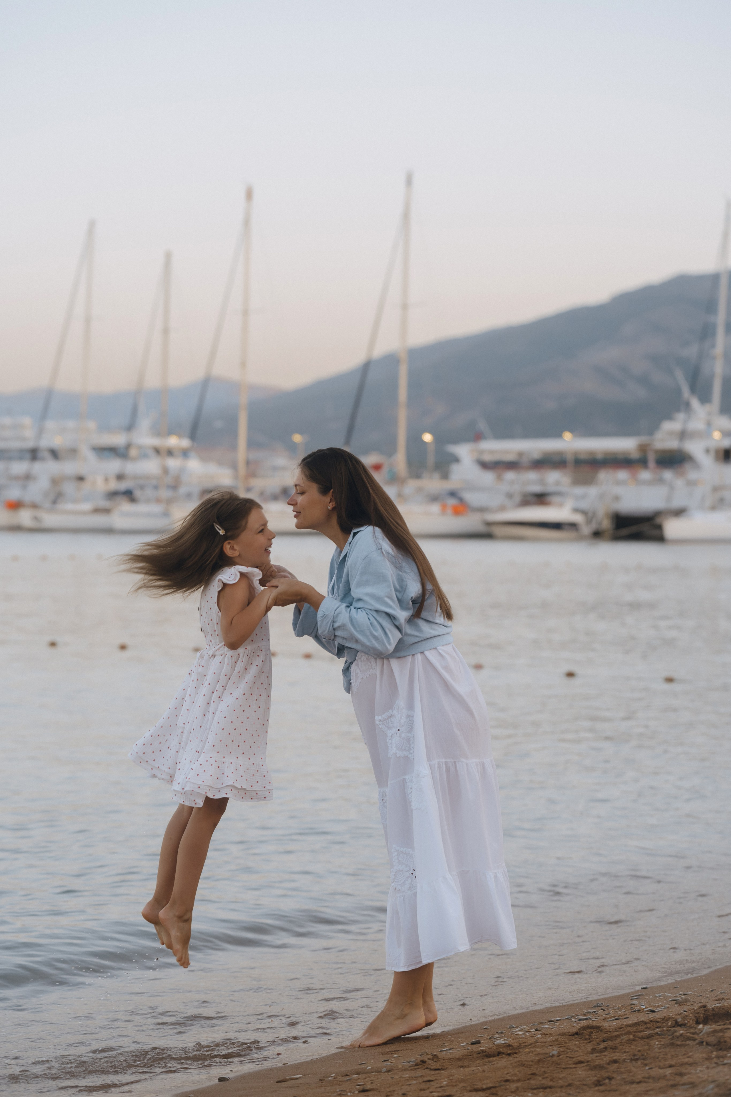 Абрау-Дюрсо: семейные кадры среди виноградных лоз с корзинкой свежего винограда, фотограф Абрау-Дюрсо