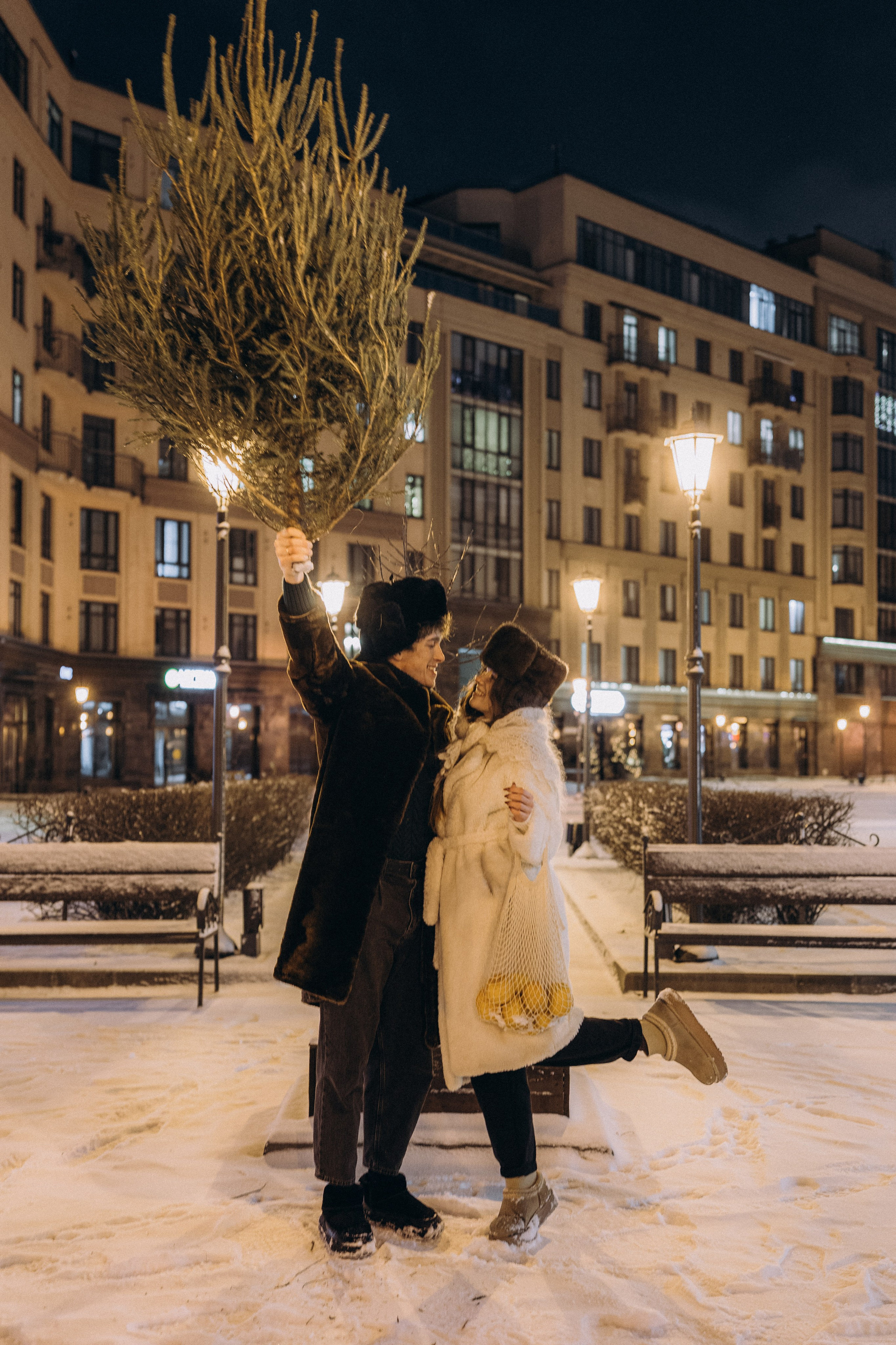 НОВОГОДНЯЯ ПРОГУЛКА ПАРЫ ПО ЧЕРНЫШЕВСКОЙ ПЕРЕД НОВЫМ ГОДОМ. Профессиональный фотограф, Санкт-Петербург — Виктория Богомолова