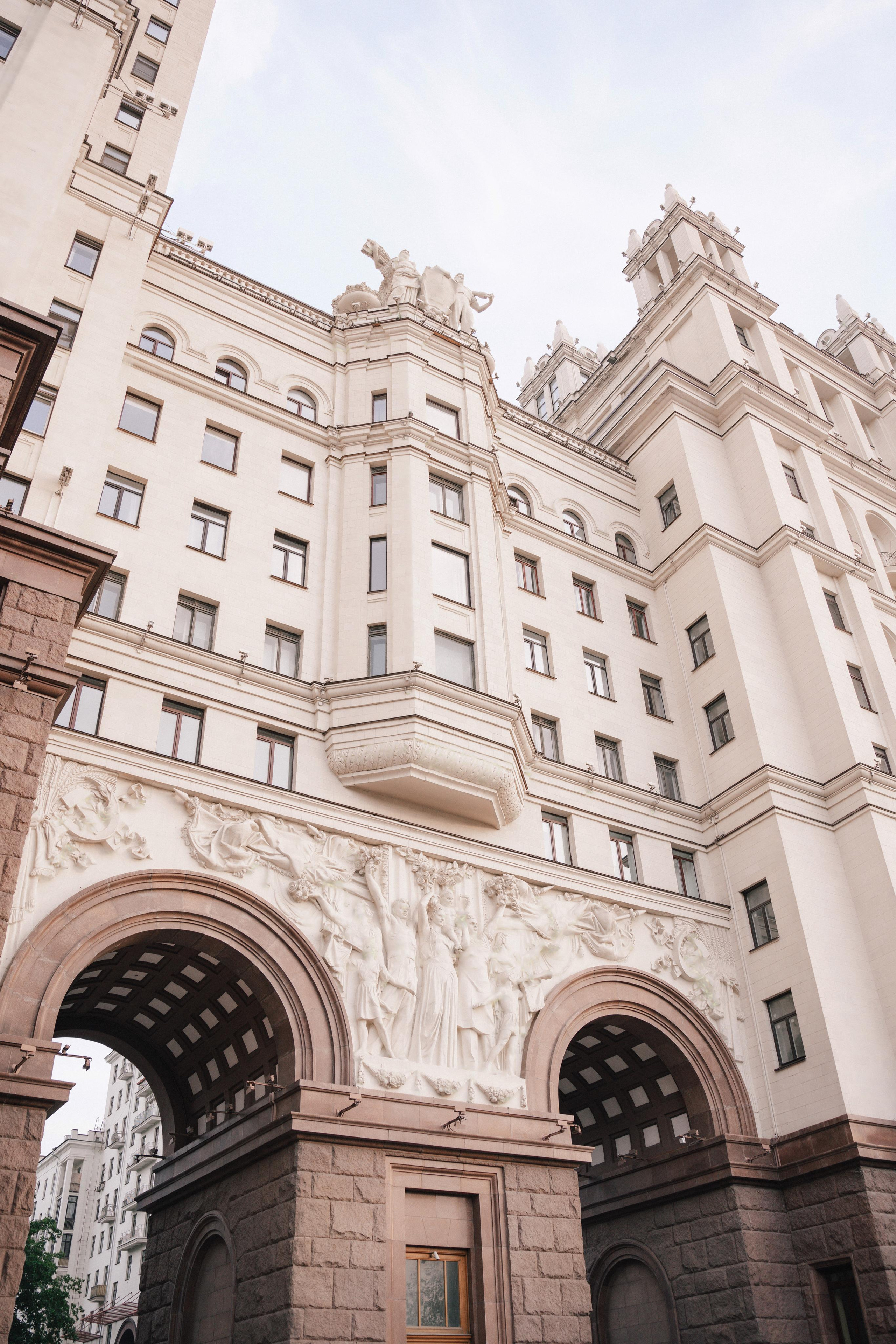 Свадебная прогулка по улочнам рядом с Высоткой на Котельнической набережной