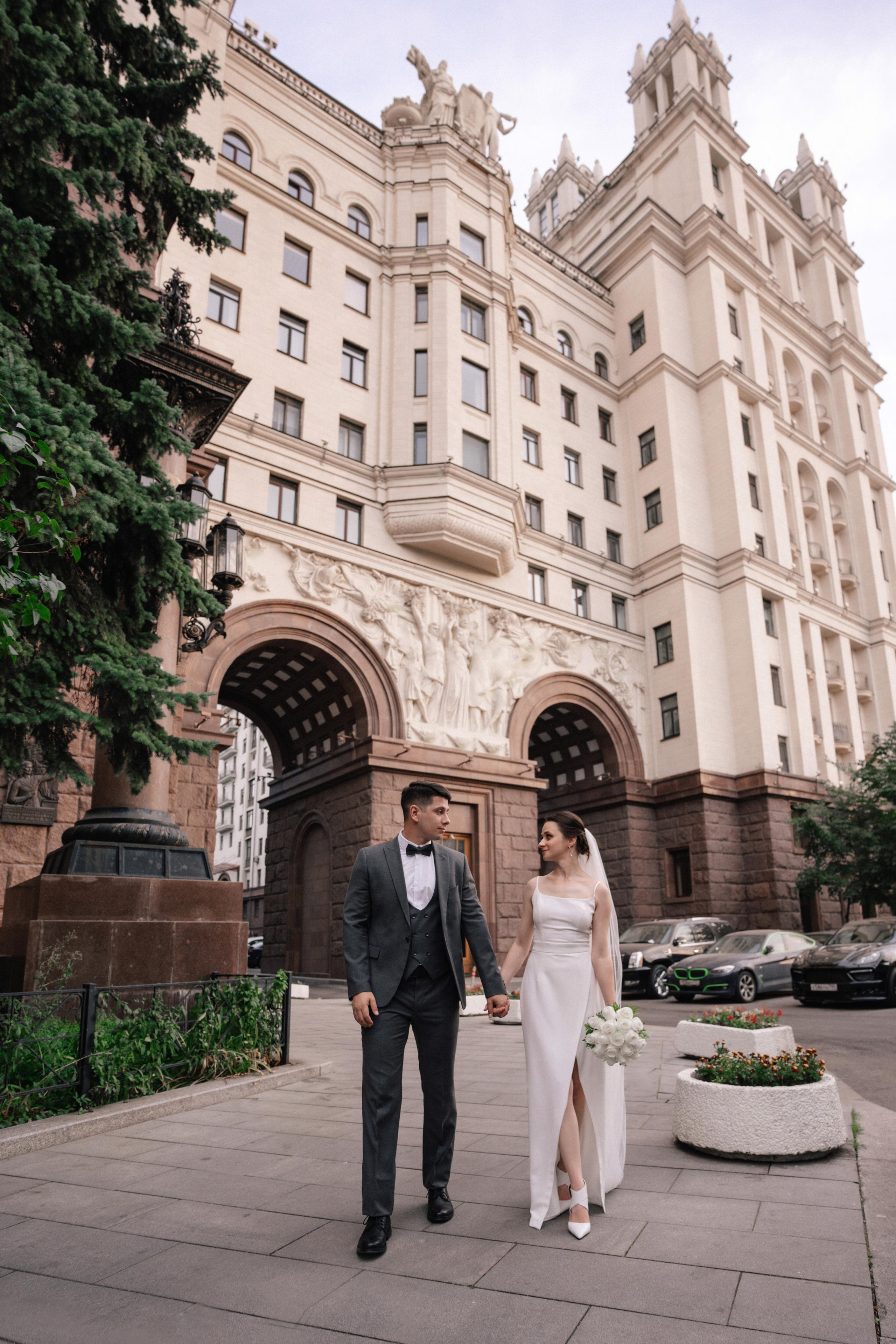 Свадебная прогулка по улочнам рядом с Высоткой на Котельнической набережной