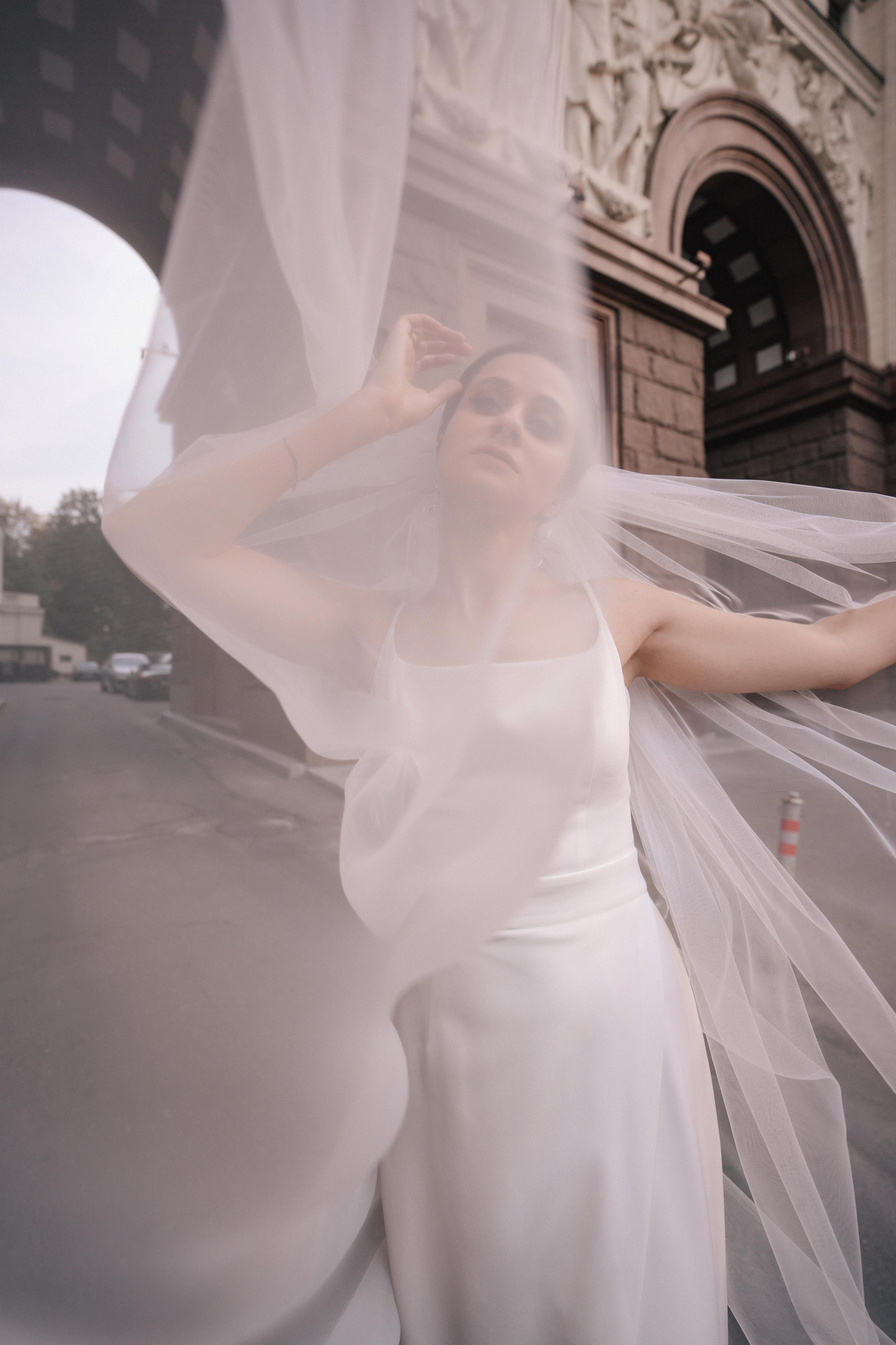 Свадебная прогулка по улочнам рядом с Высоткой на Котельнической набережной