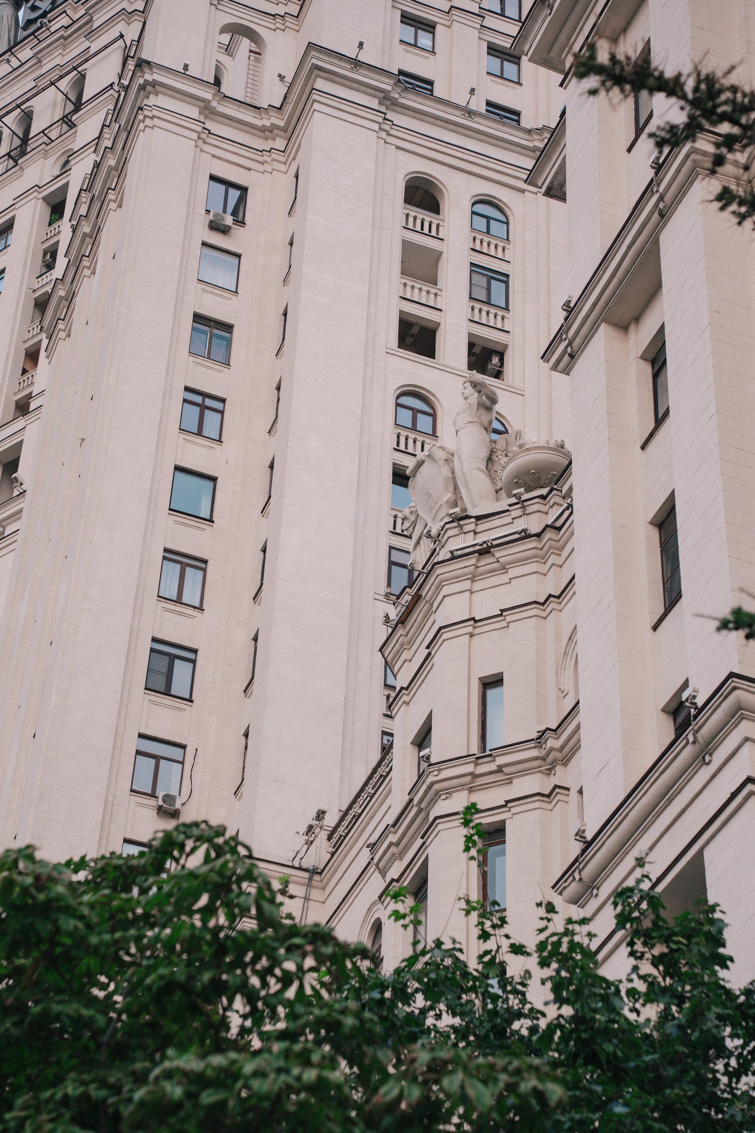 Свадебная прогулка по улочнам рядом с Высоткой на Котельнической набережной