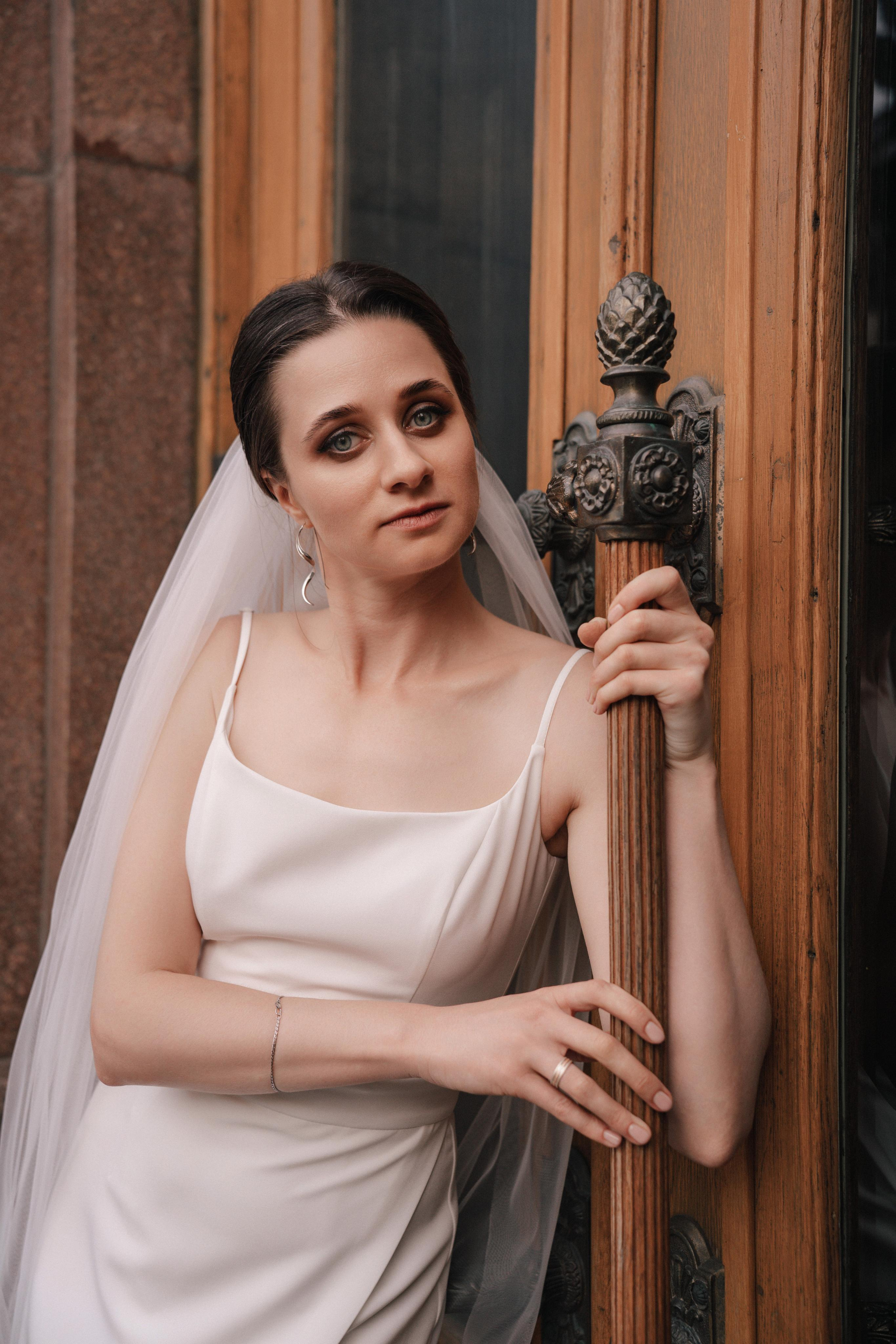 Свадебная прогулка по улочнам рядом с Высоткой на Котельнической набережной