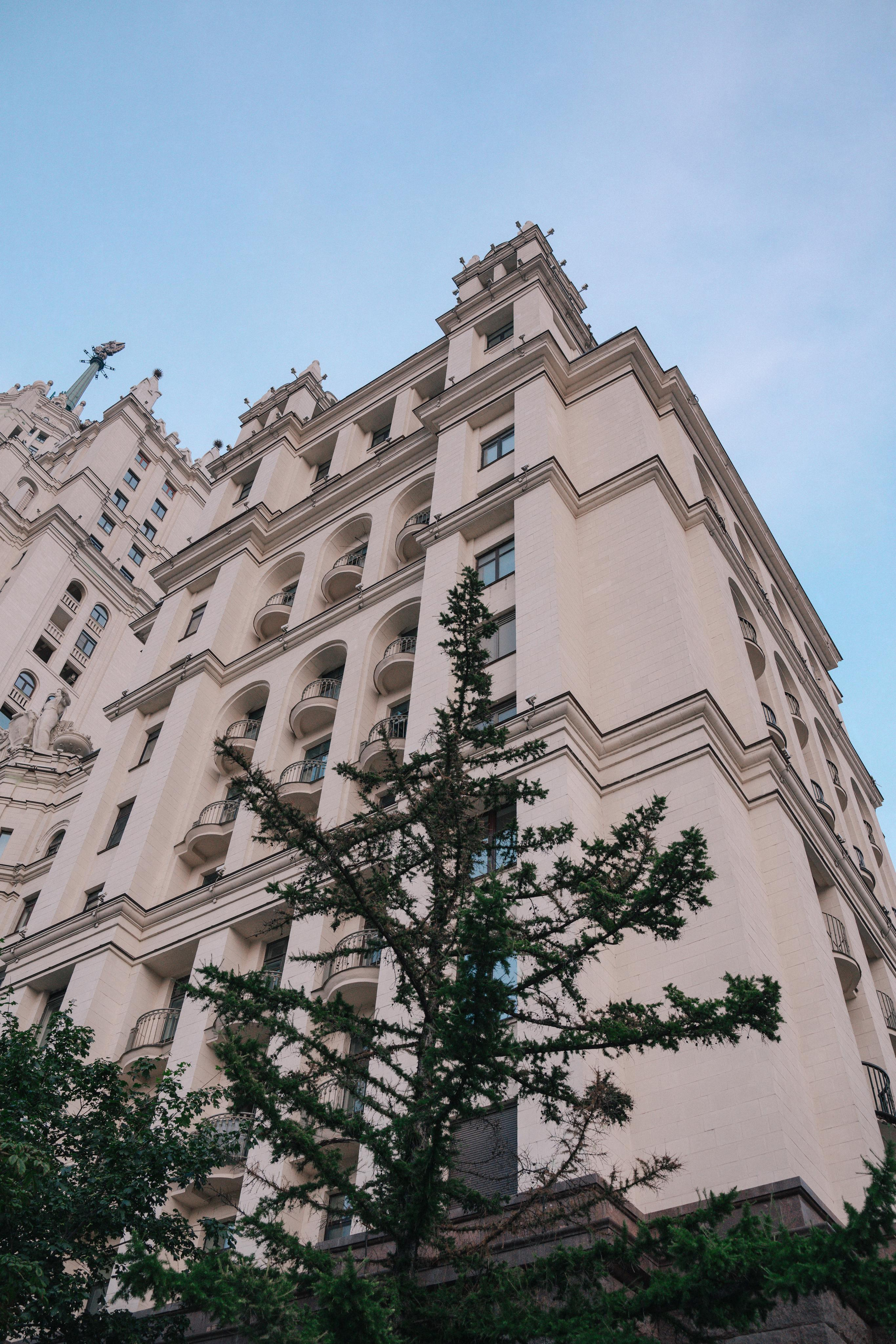 Свадебная прогулка по улочнам рядом с Высоткой на Котельнической набережной