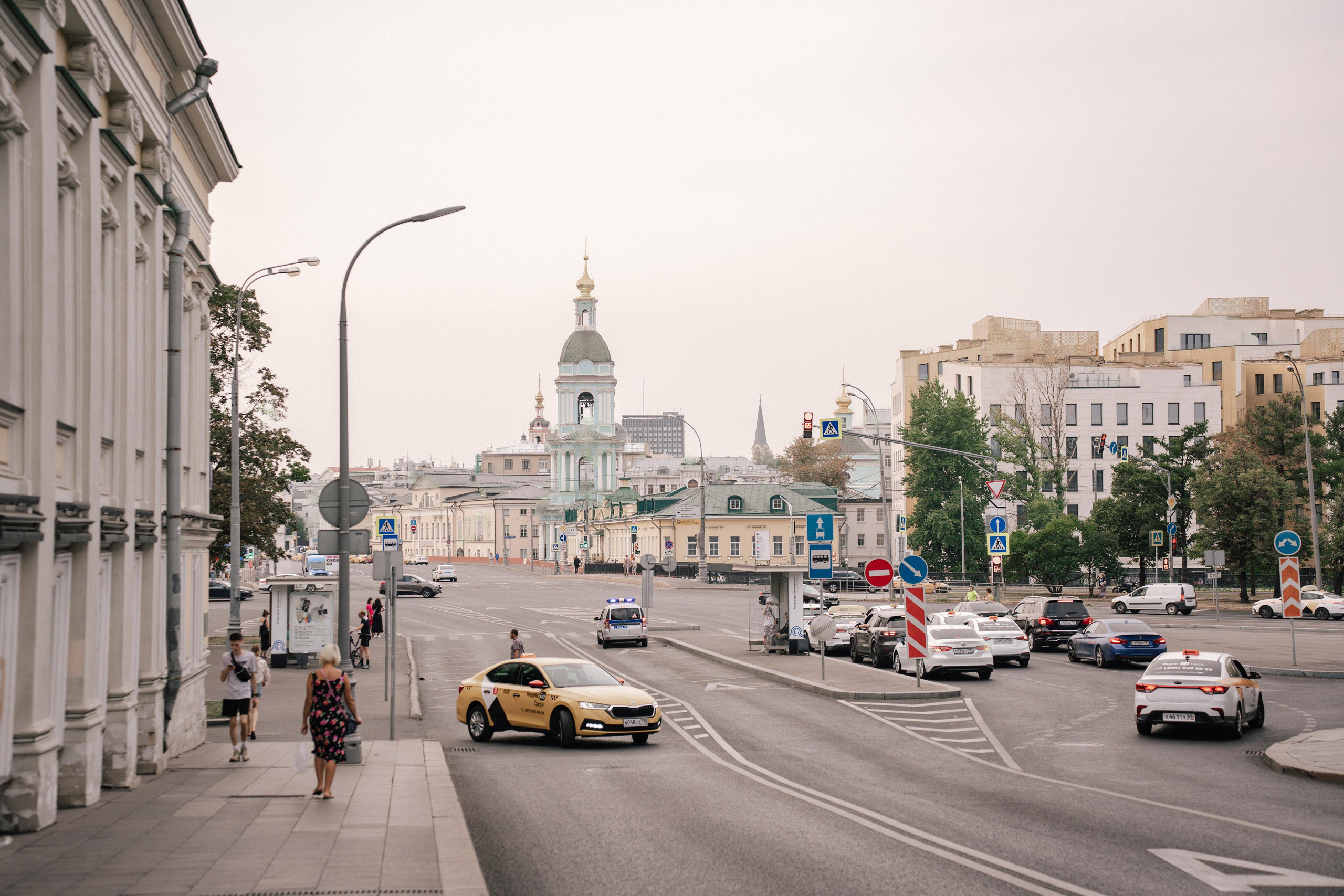 Свадебная прогулка по улочнам рядом с Высоткой на Котельнической набережной