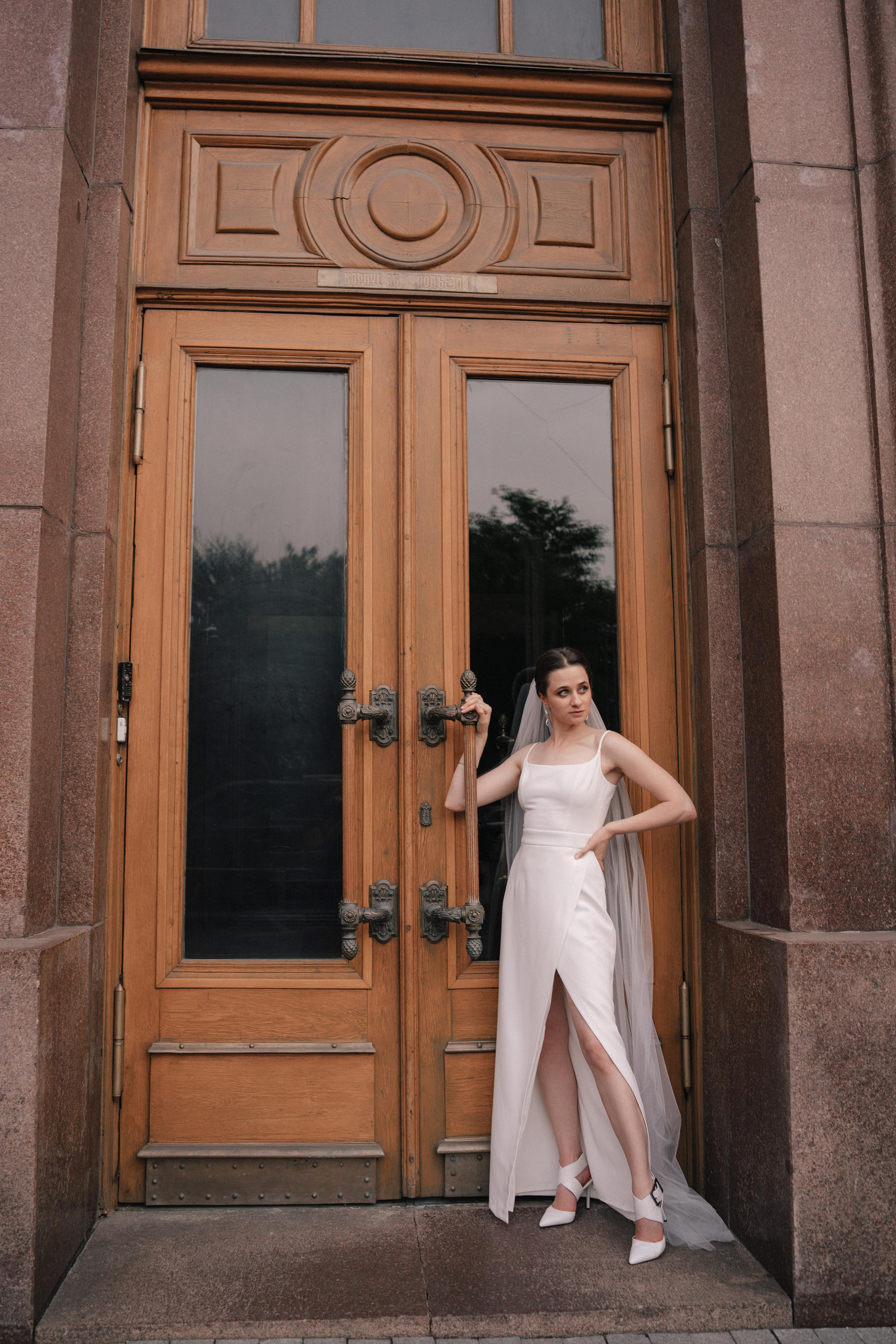 Свадебная прогулка по улочнам рядом с Высоткой на Котельнической набережной