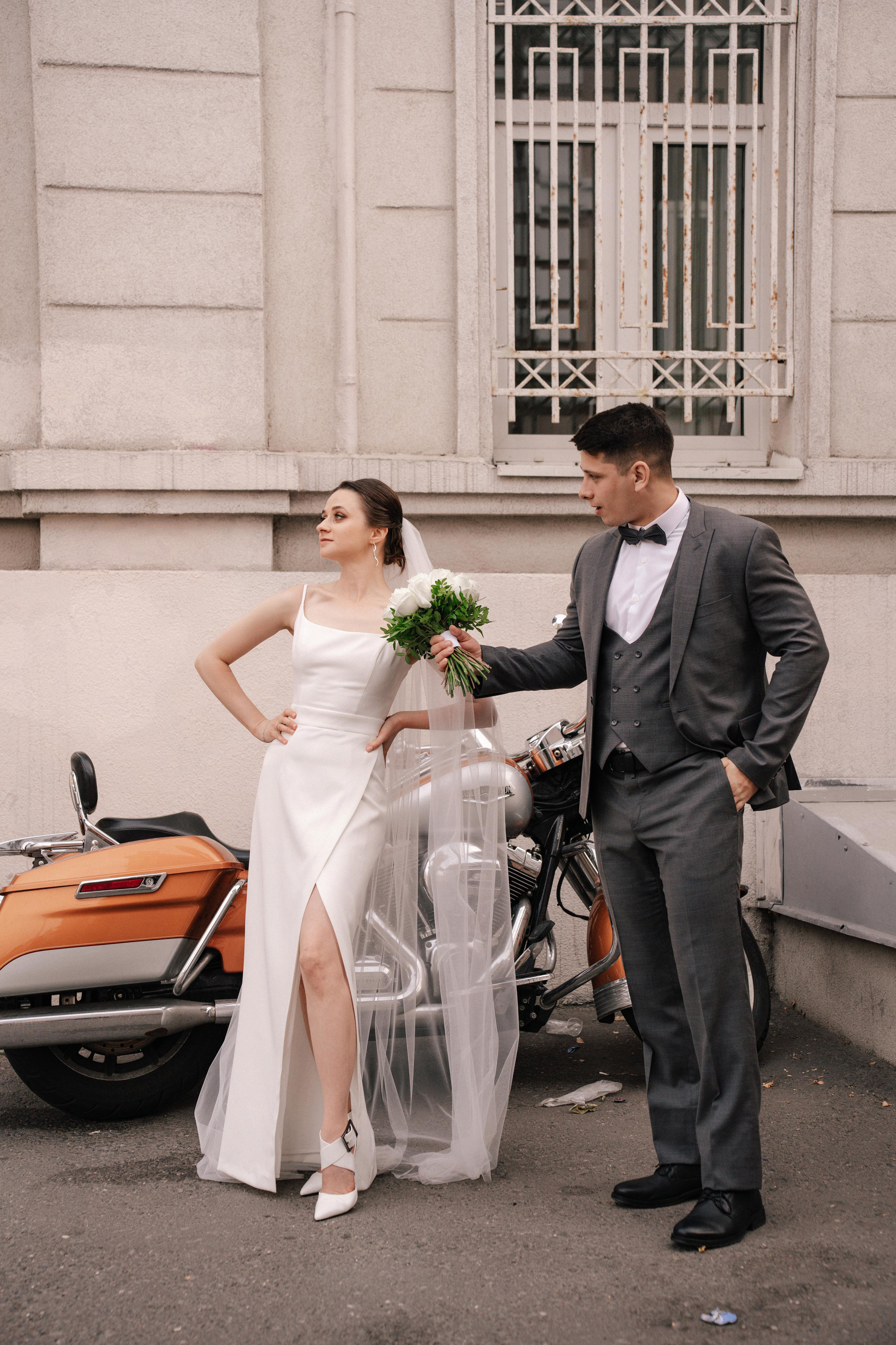 Свадебная прогулка по улочнам рядом с Высоткой на Котельнической набережной